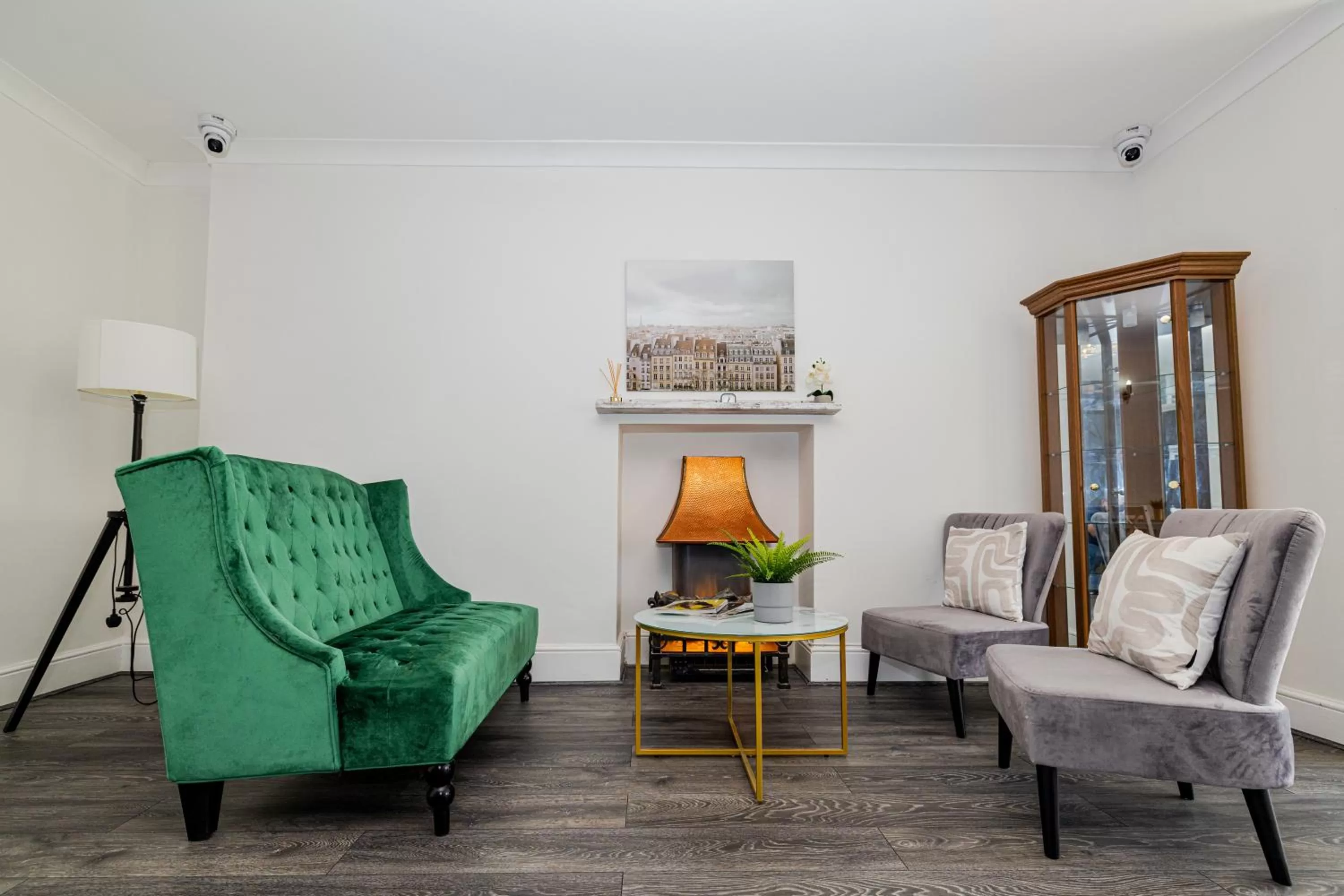 Communal lounge/ TV room in Woodford Hotel