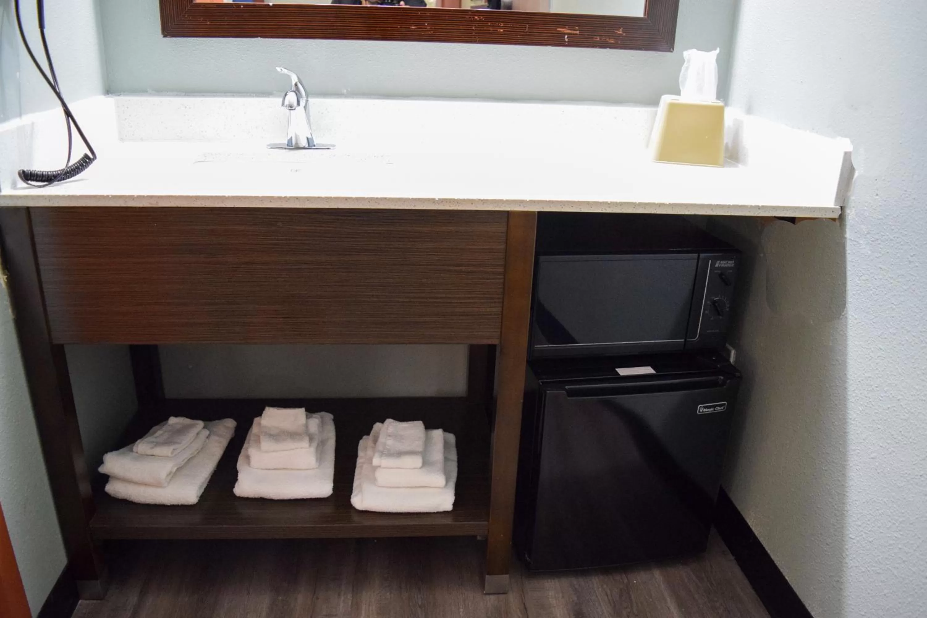 Food and drinks in Super 8 Downtown Raleigh