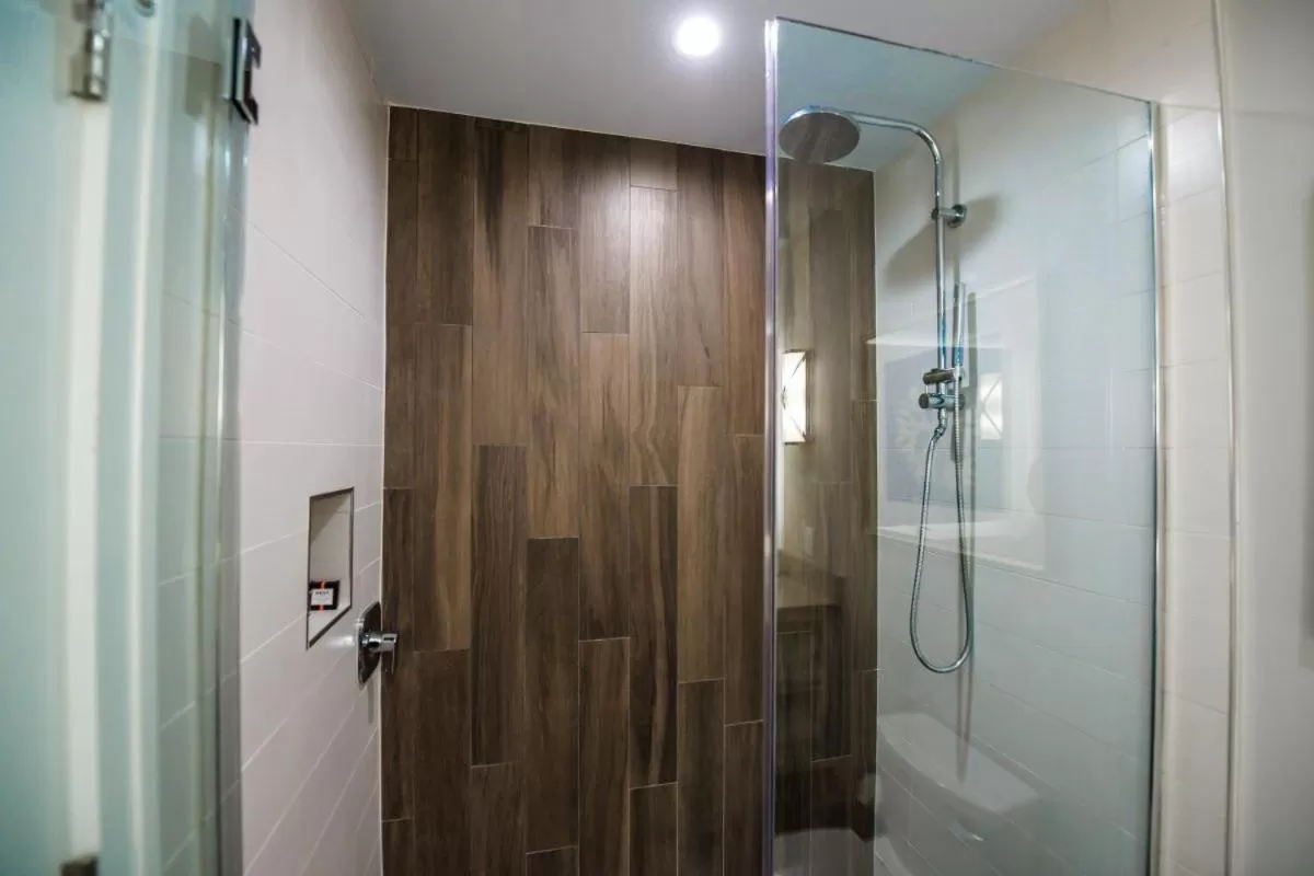 Shower in Anna Maria Beach Resort