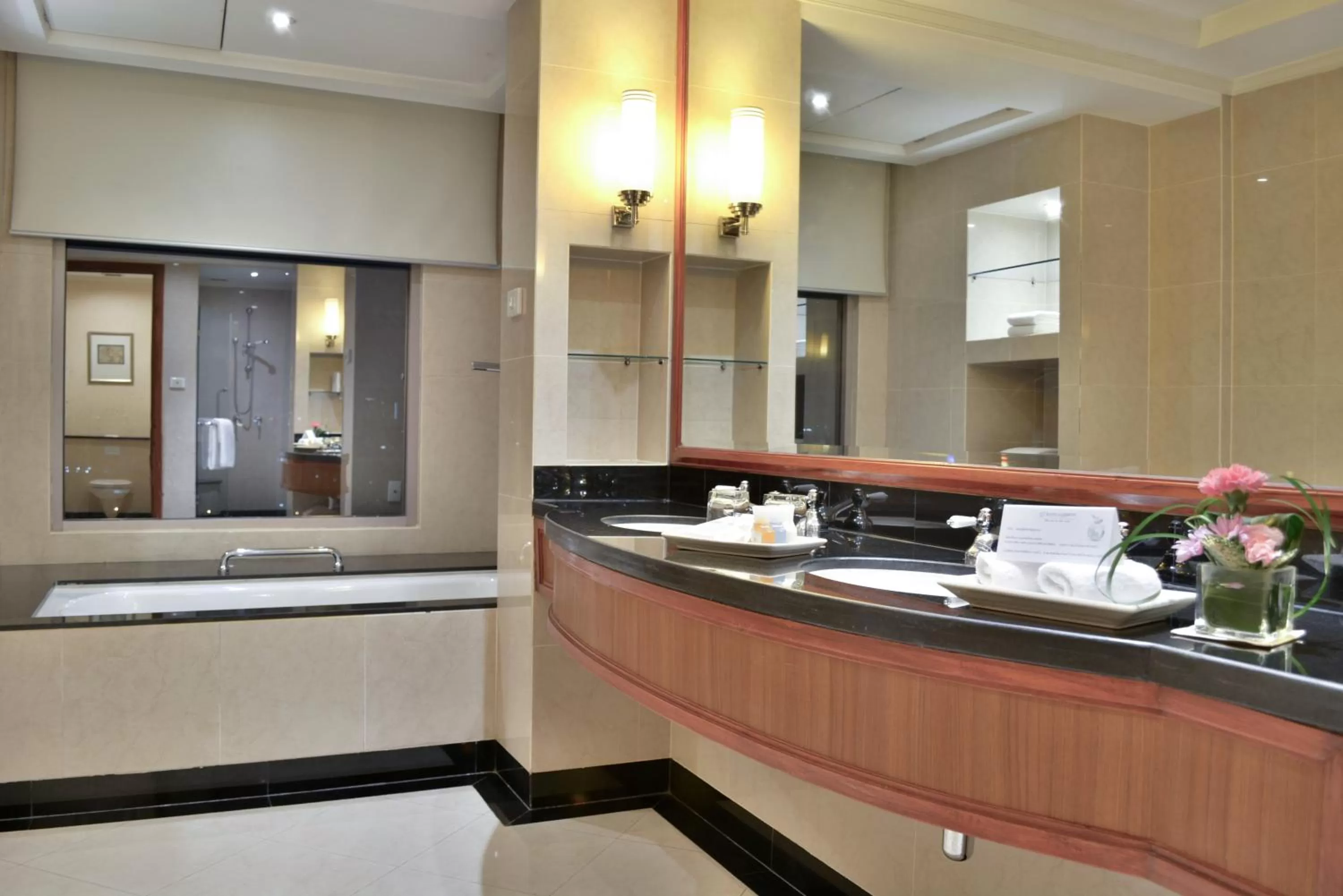 Bathroom in Rama Gardens Hotel Bangkok