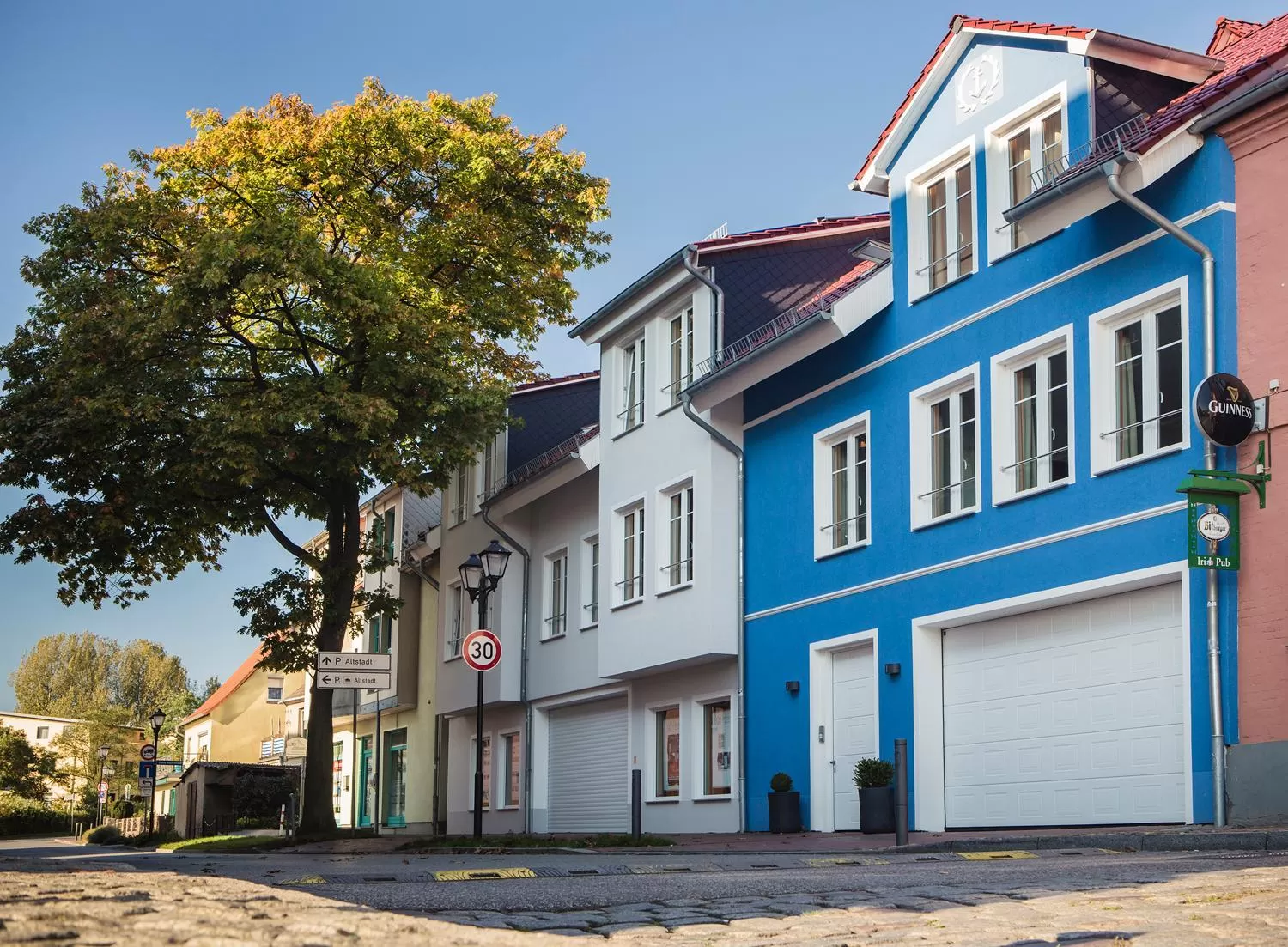 Property Building in Hotel Am Yachthafen