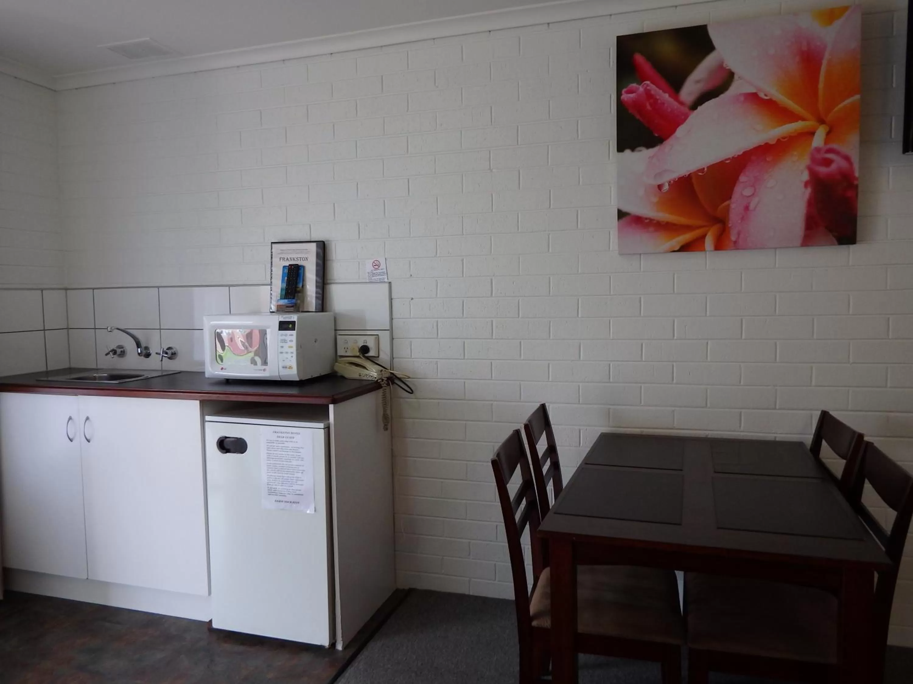 Coffee/tea facilities in Frankston Motel