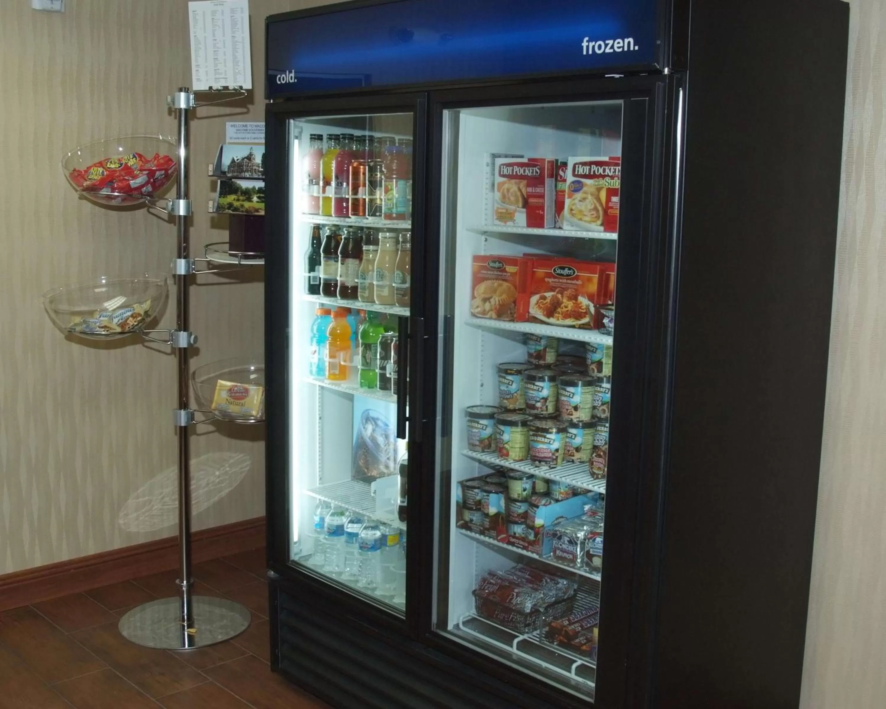 Restaurant/places to eat in Hampton Inn Macomb