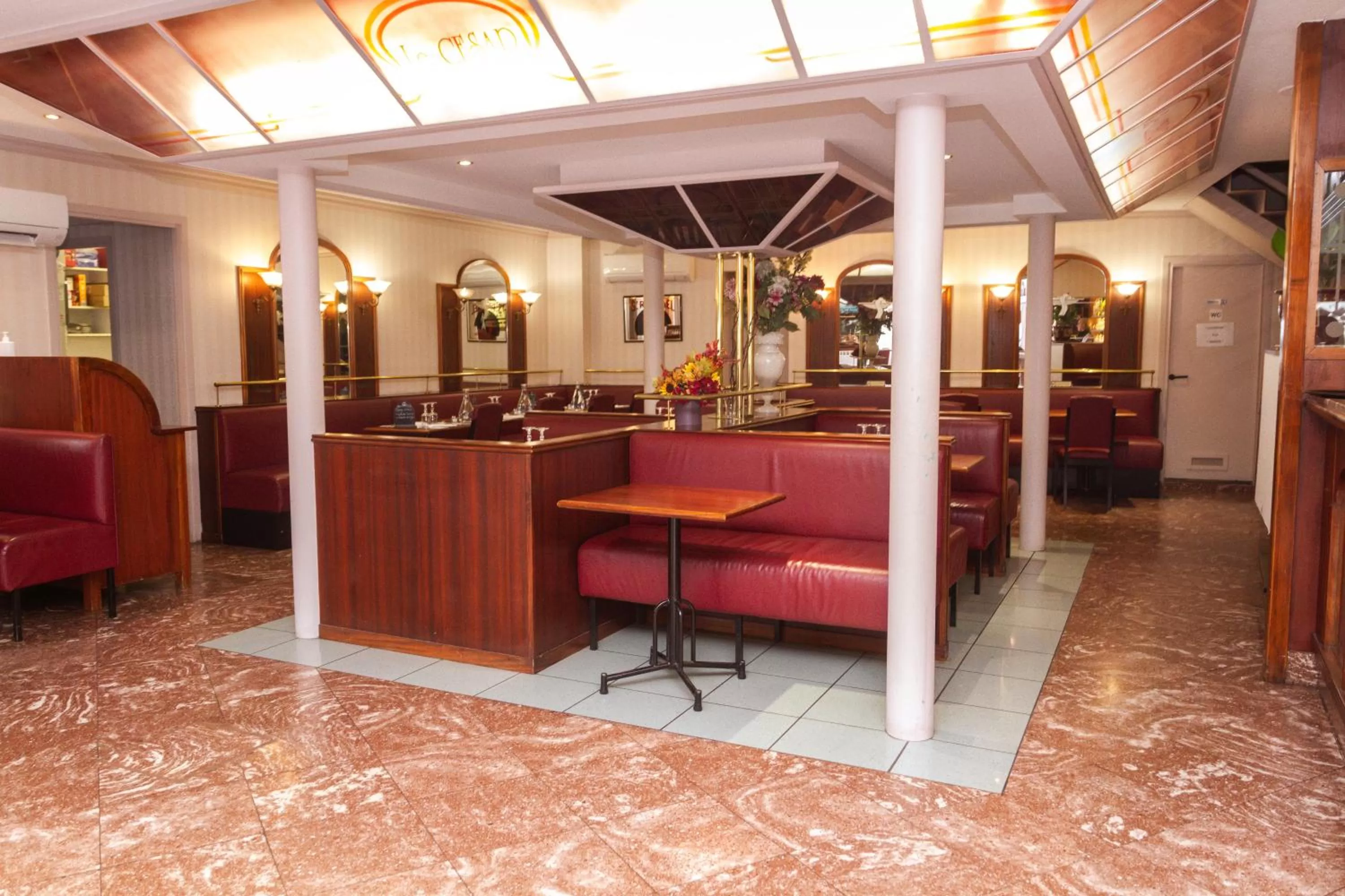 Restaurant/places to eat in Le CESAR HOTEL