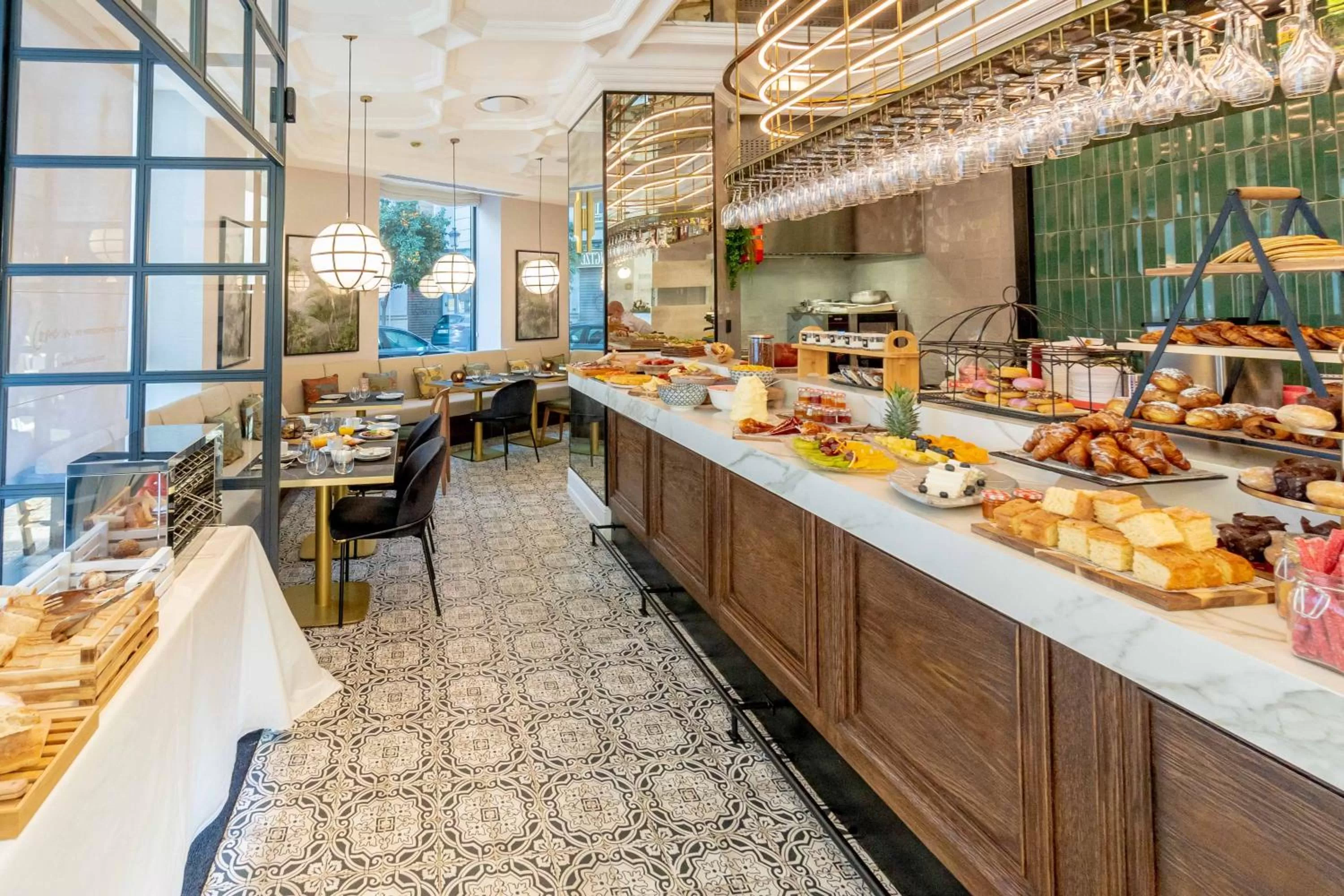 Restaurant/places to eat in L&H Gran Vía Valencia