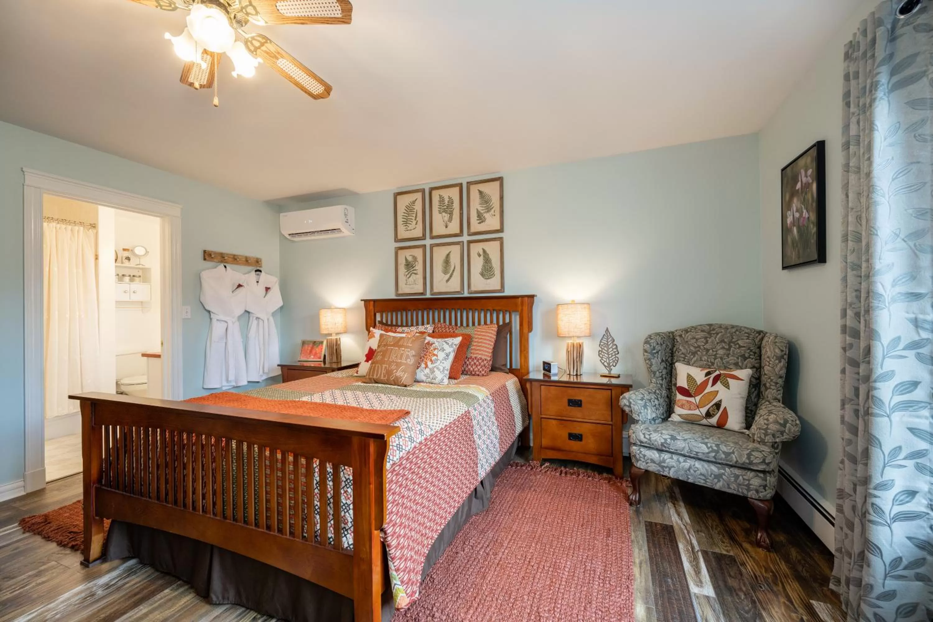 Bed in Baker Shore Bed and Breakfast