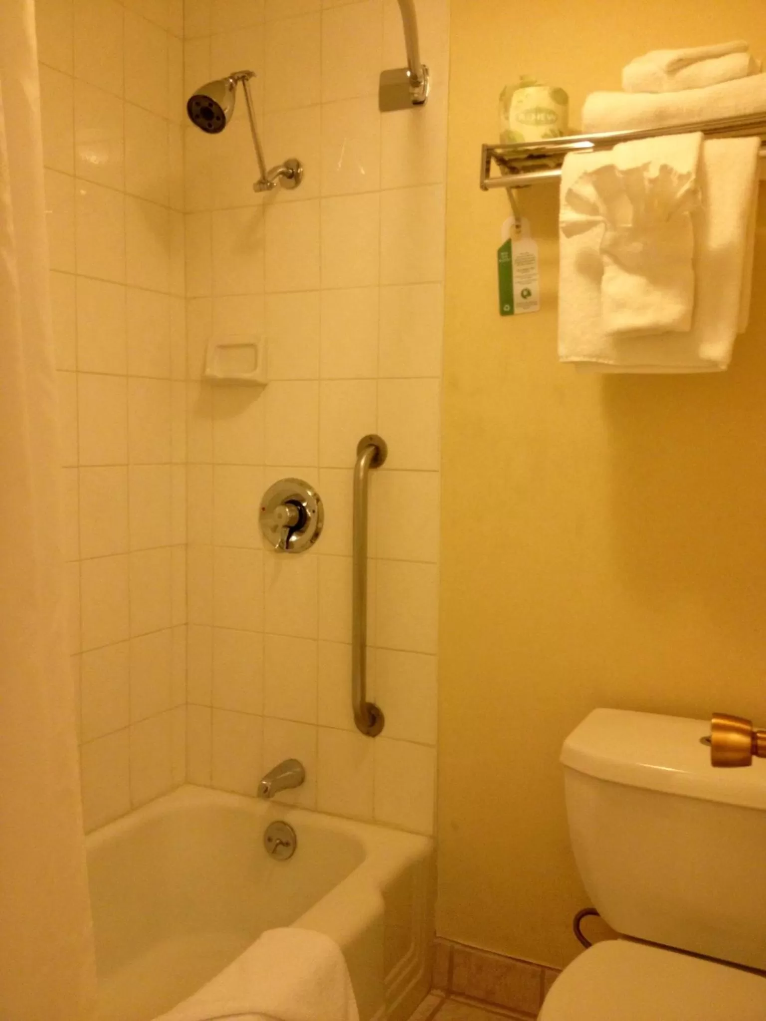 Bathroom in Mikado Hotel