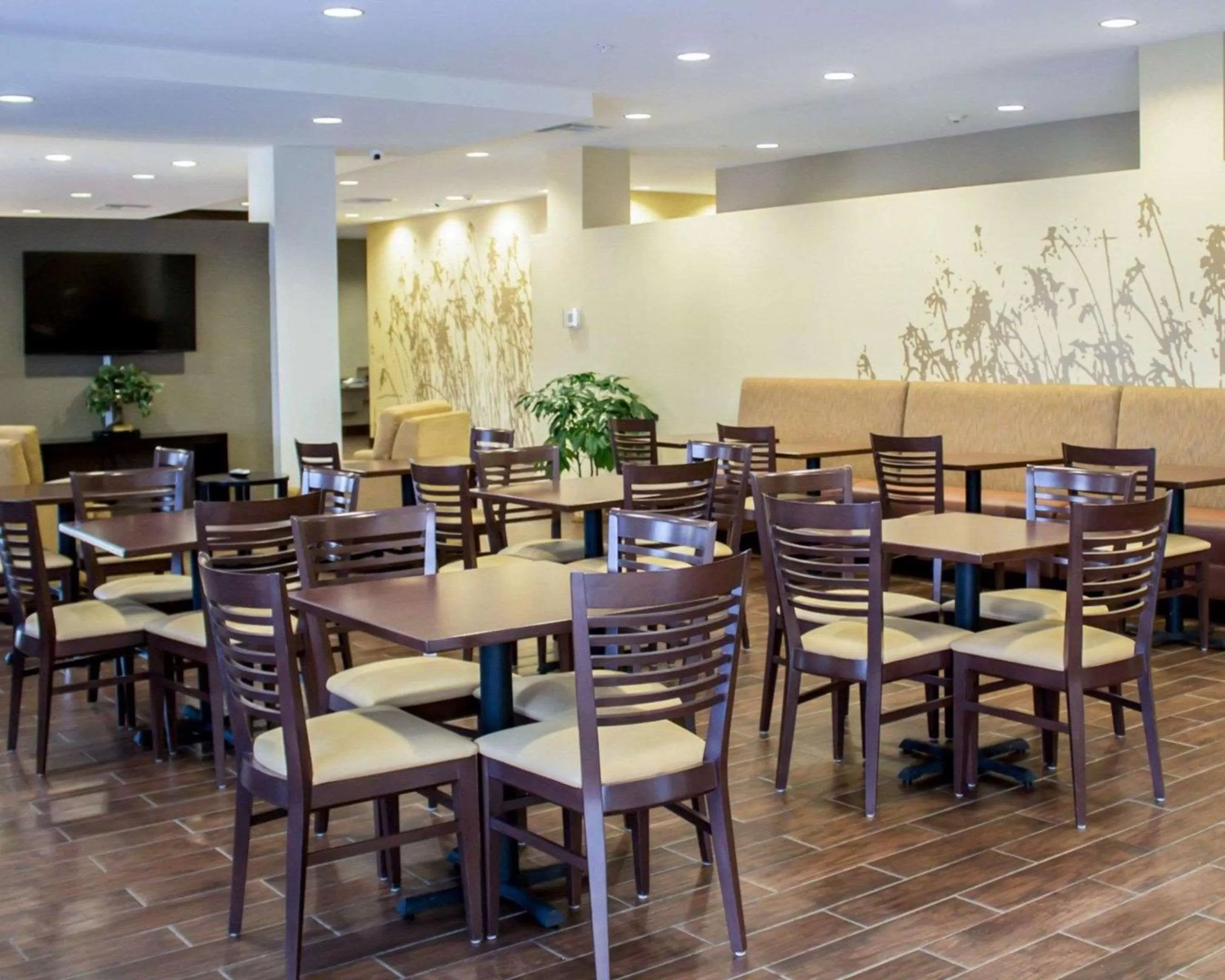 Restaurant/places to eat in Sleep Inn & Suites Moundsville - Wheeling