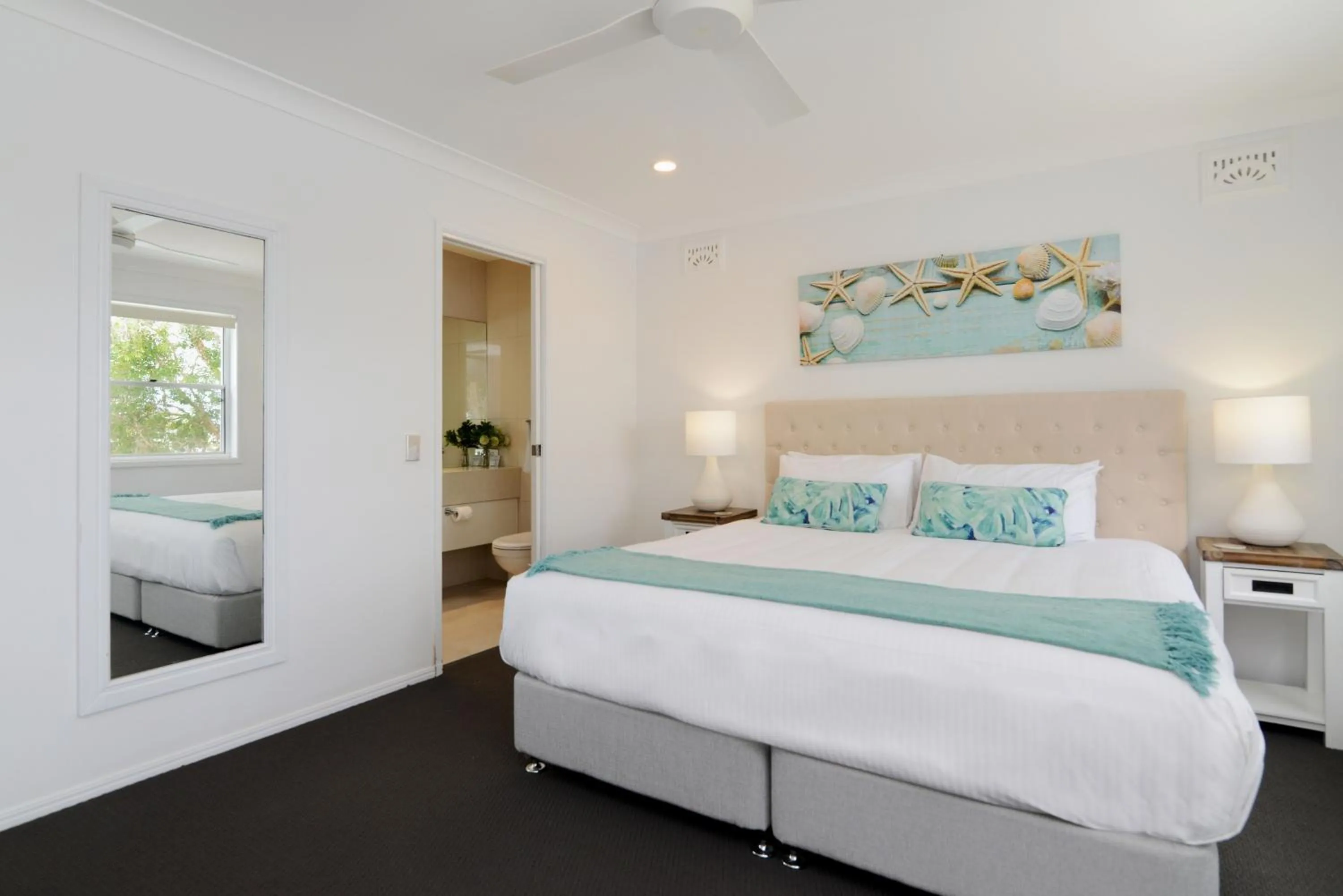 Bed in Noosa Entrance Waterfront Resort