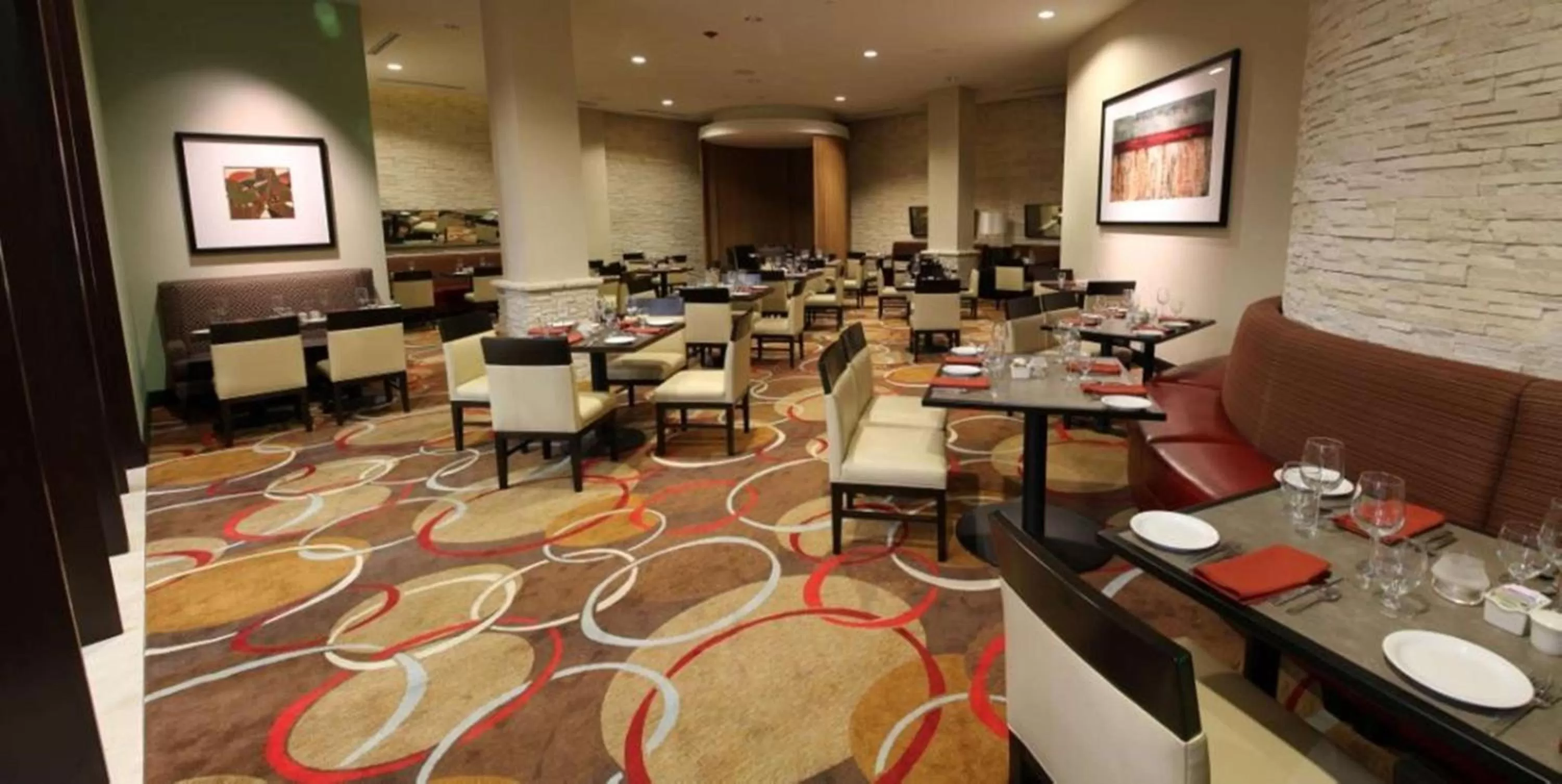 Restaurant/places to eat in Embassy Suites Ontario - Airport