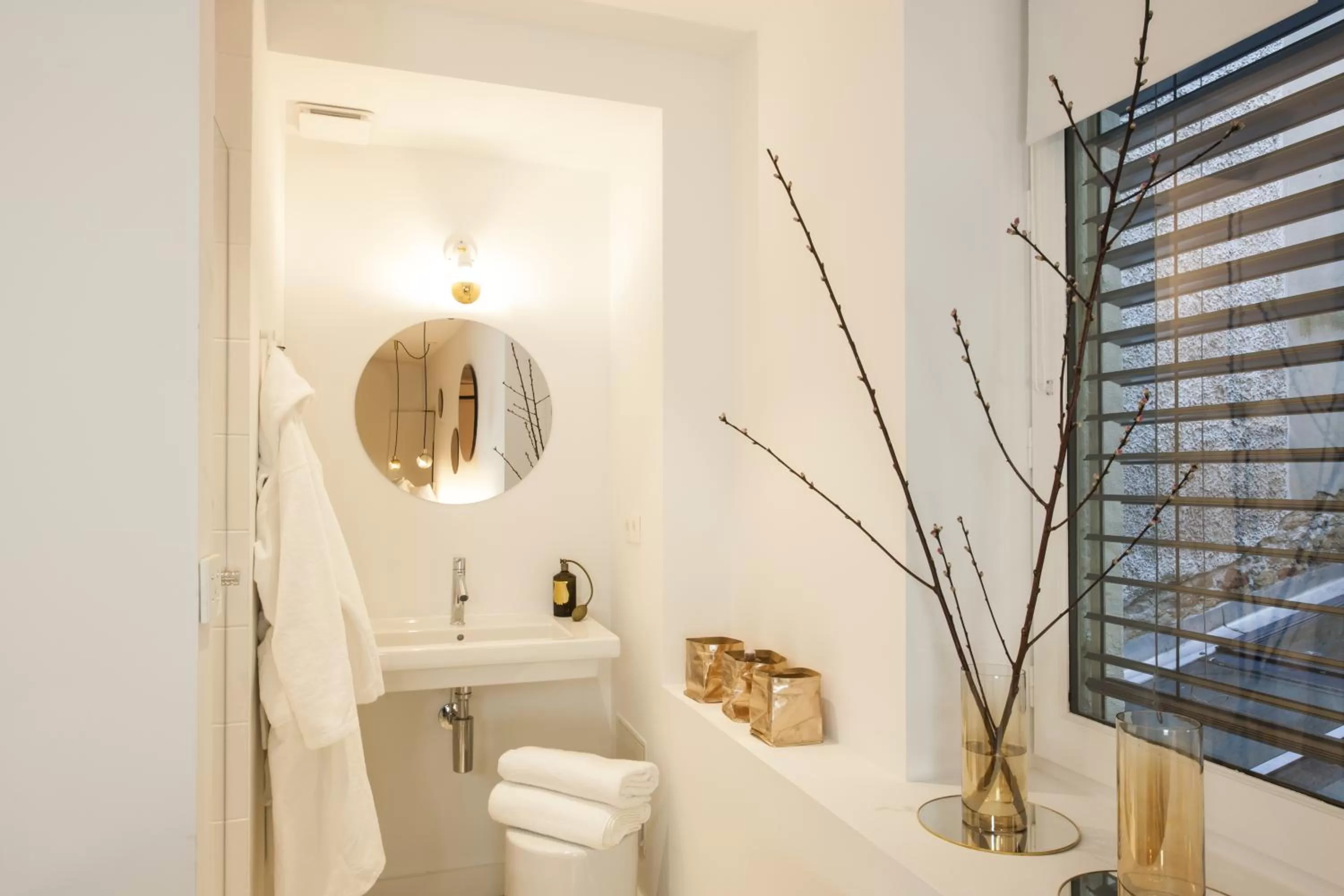 Shower, Bathroom in MiHotel Comte