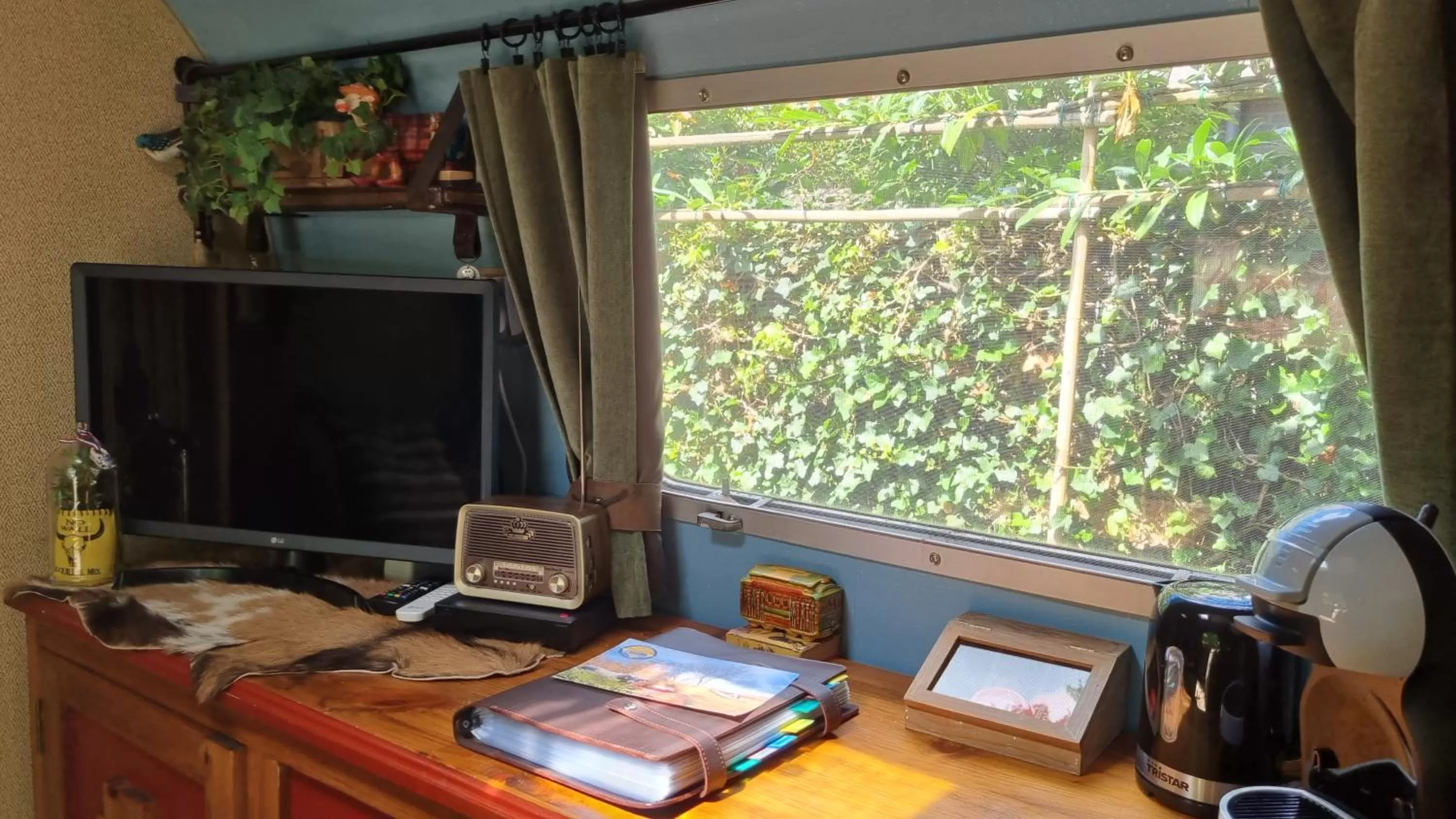 TV and multimedia, TV/Entertainment Center in AirstreamNB