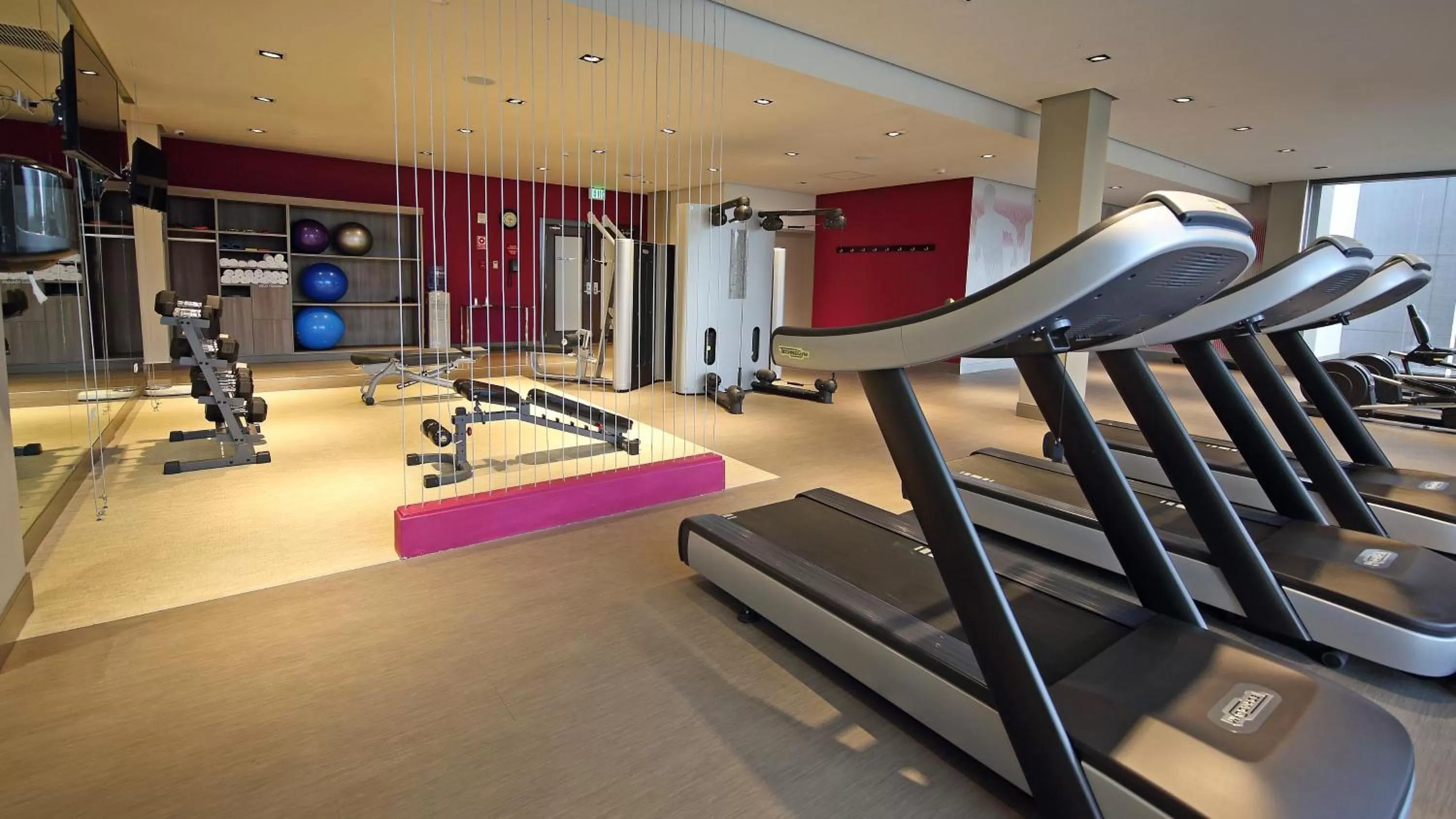 Spa and wellness centre/facilities in Crowne Plaza Airport by IHG