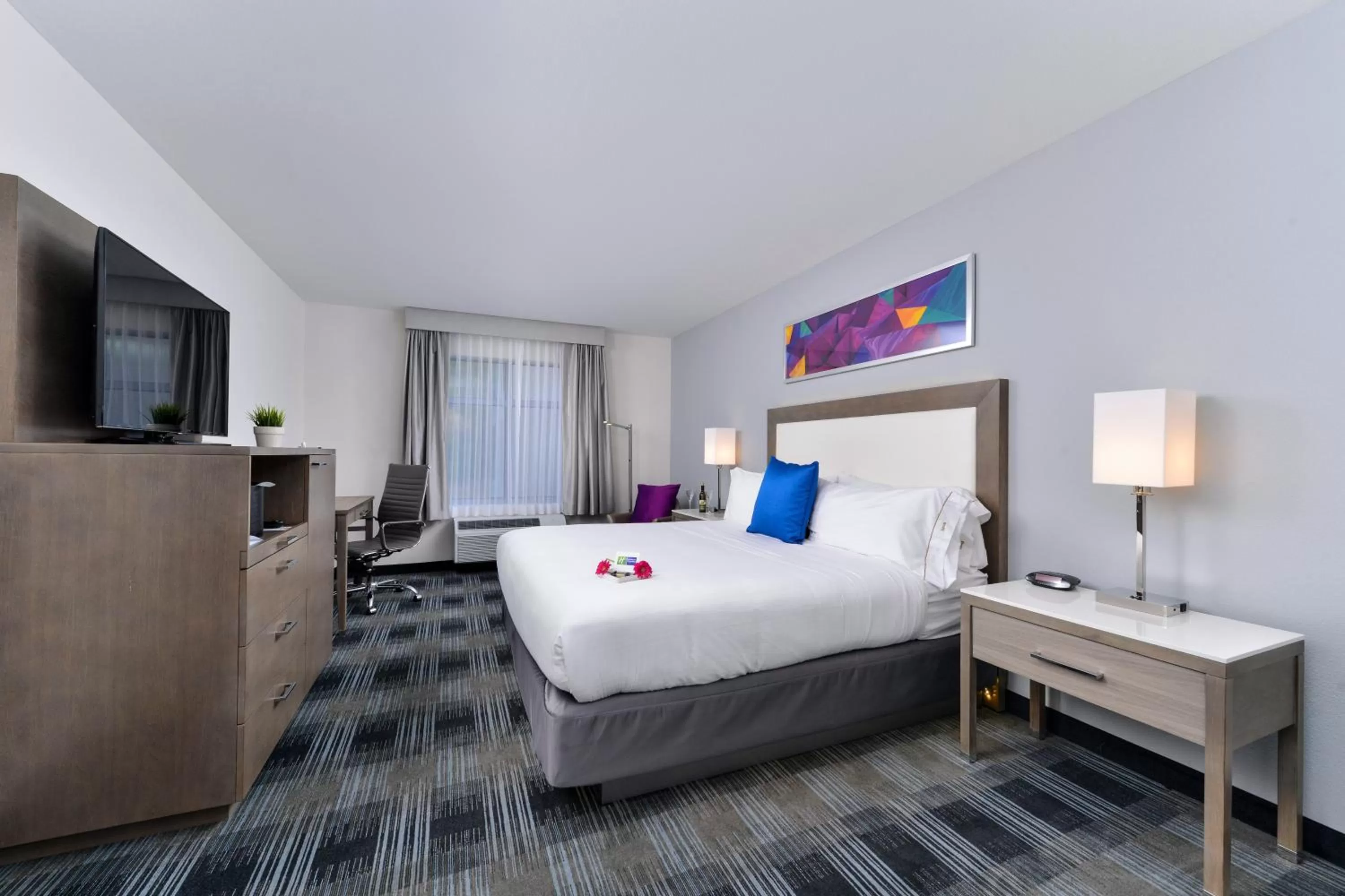 Photo of the whole room, Bed in Holiday Inn Express & Suites San Diego - Mission Valley by IHG