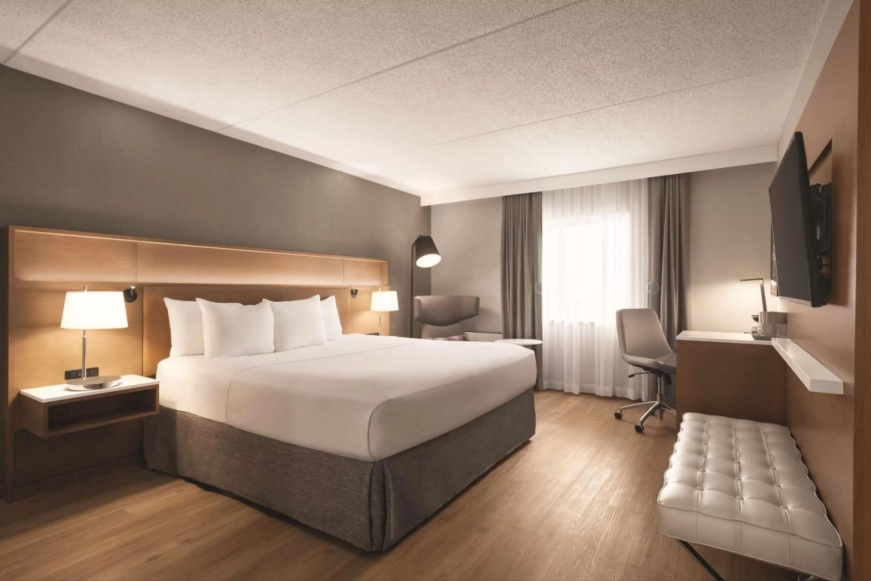 Photo of the whole room, Bed in Radisson Hotel & Conference Center Green Bay