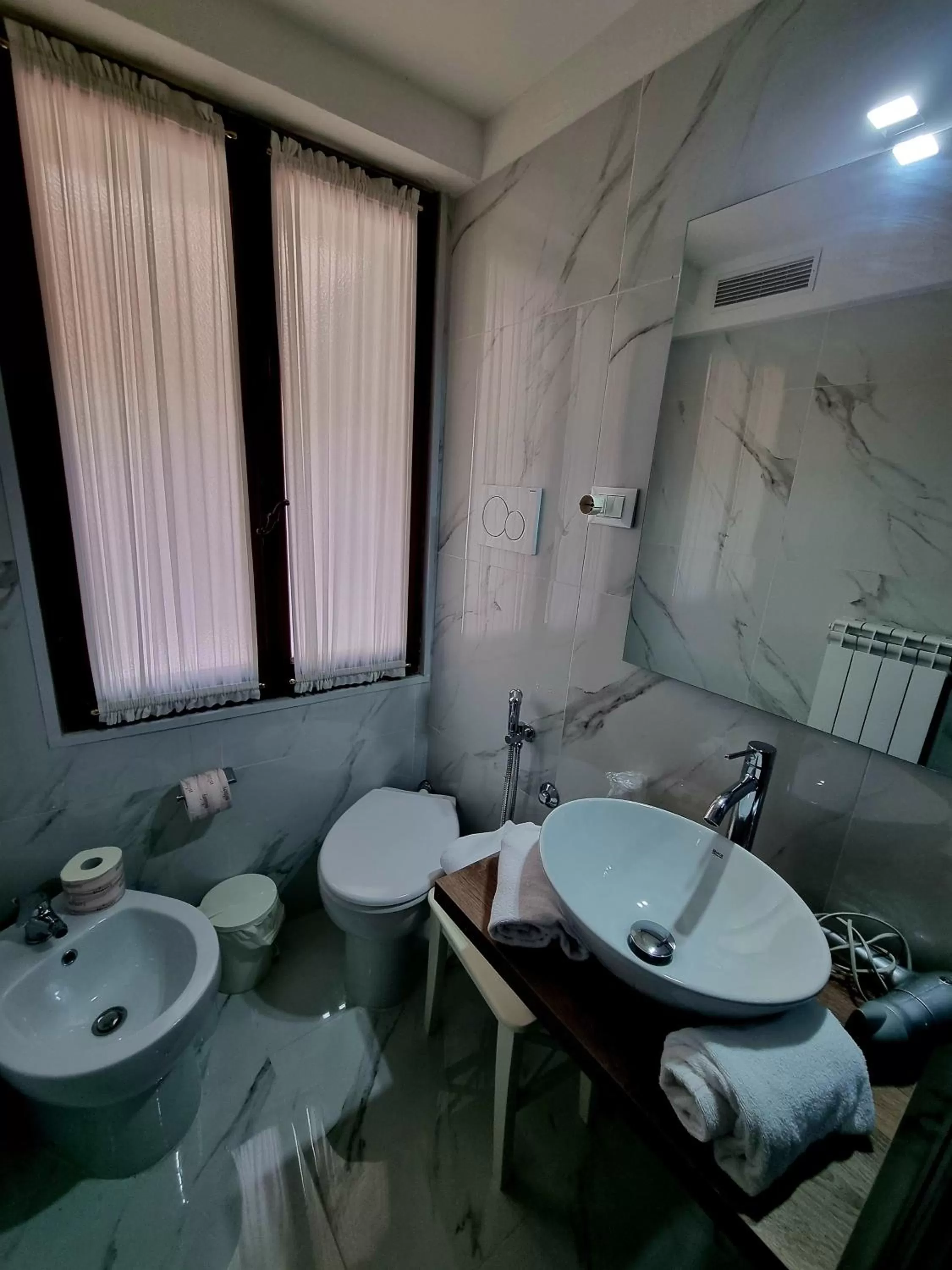 Toilet in Albergo Casa Peron