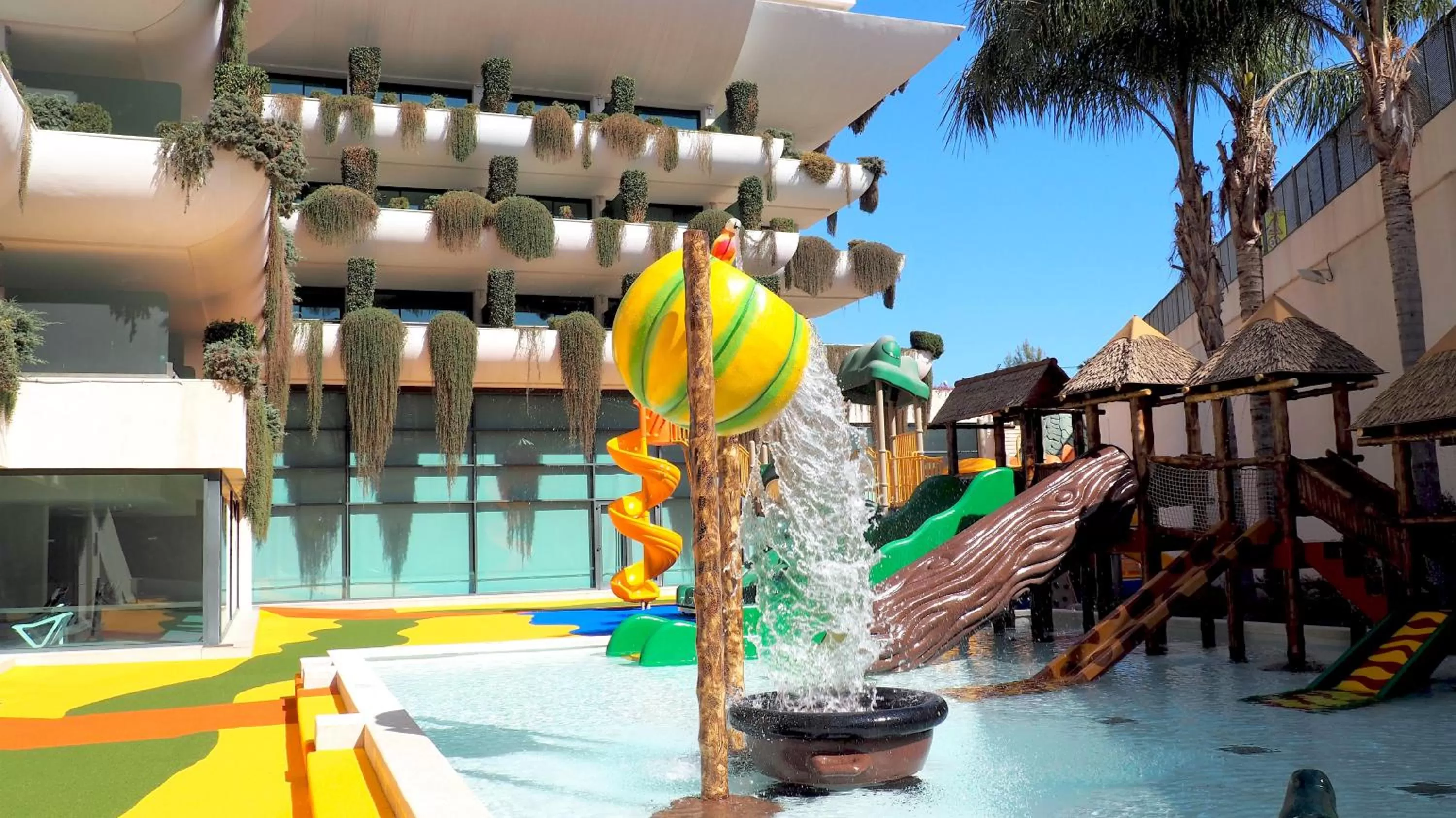 Aqua park in Hotel Deloix 4* Sup