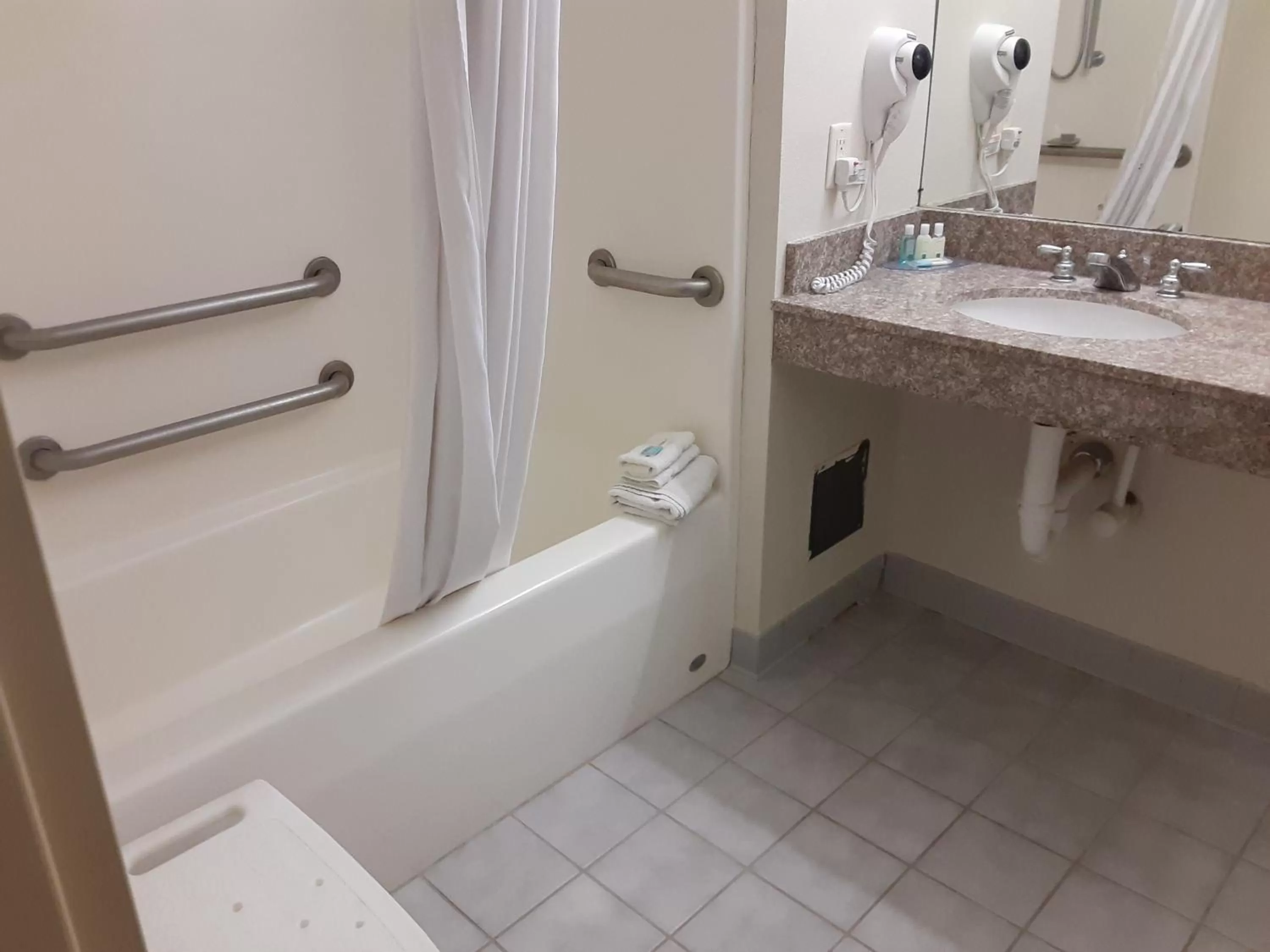 Bathroom in Quality Inn & Suites Schoharie near Howe Caverns