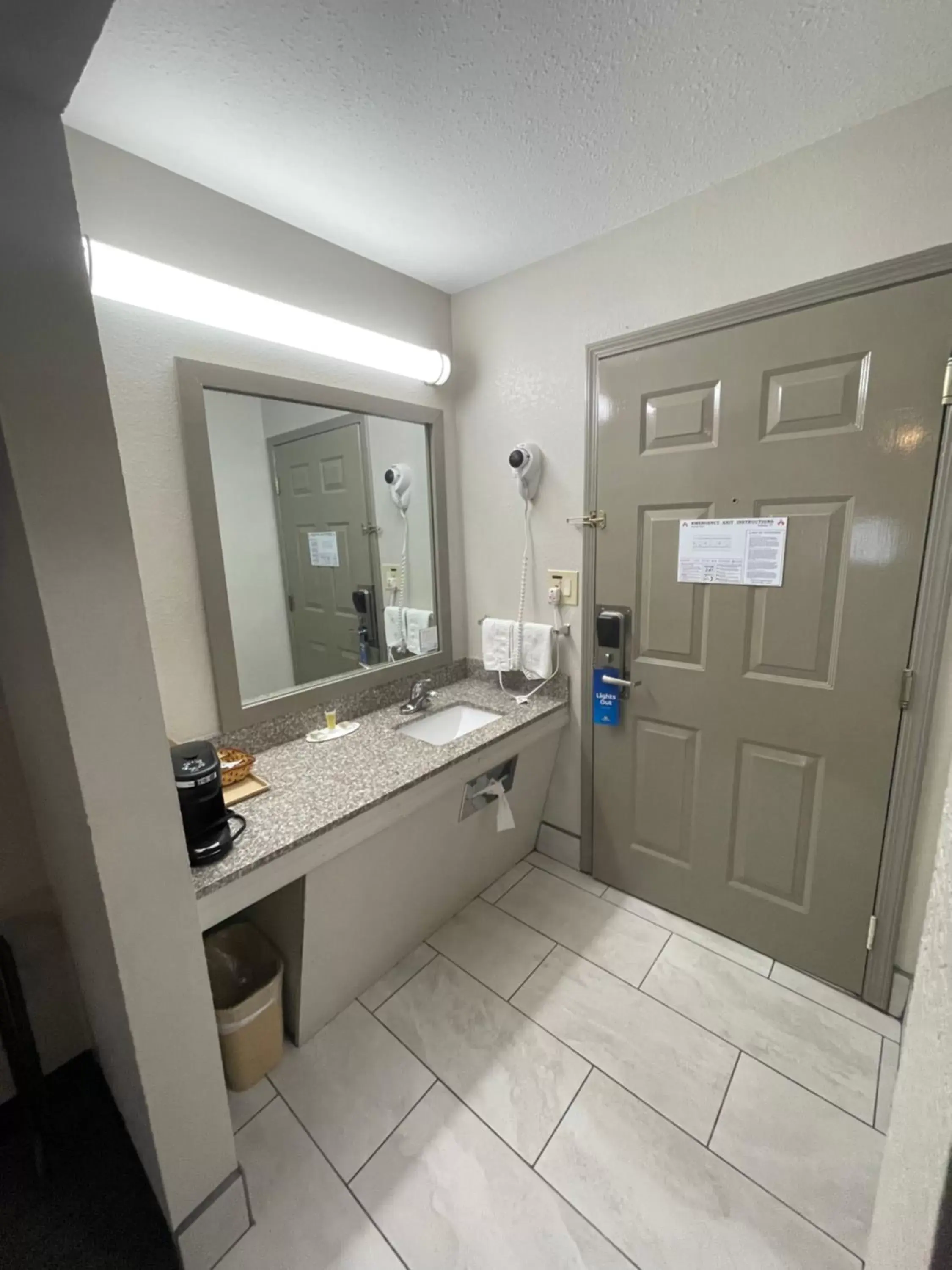 King Room - Non-Smoking in Days Inn by Wyndham Holladay King Room - Non-Smoking in Days Inn by Wyndham Holladay