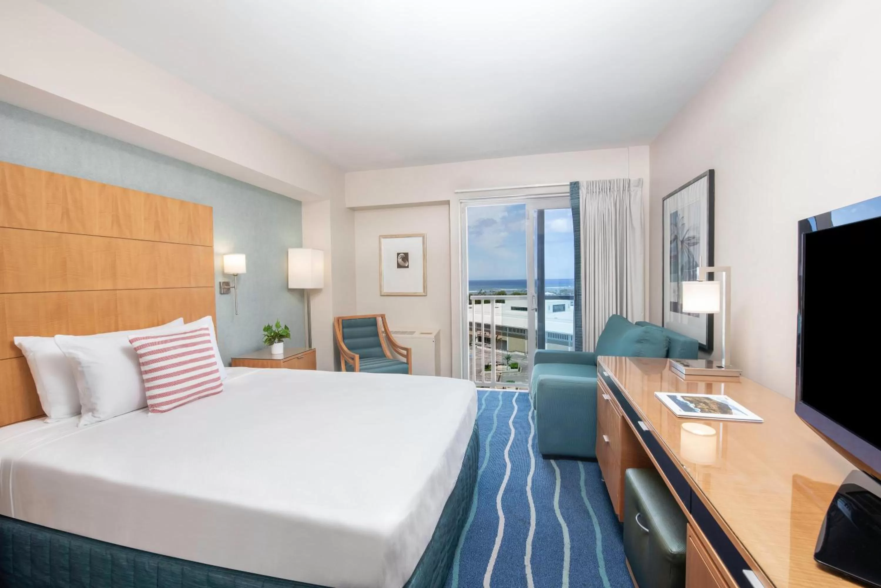 Kona Tower Partial Ocean View - Resort Fee Included in Ala Moana Honolulu by Mantra