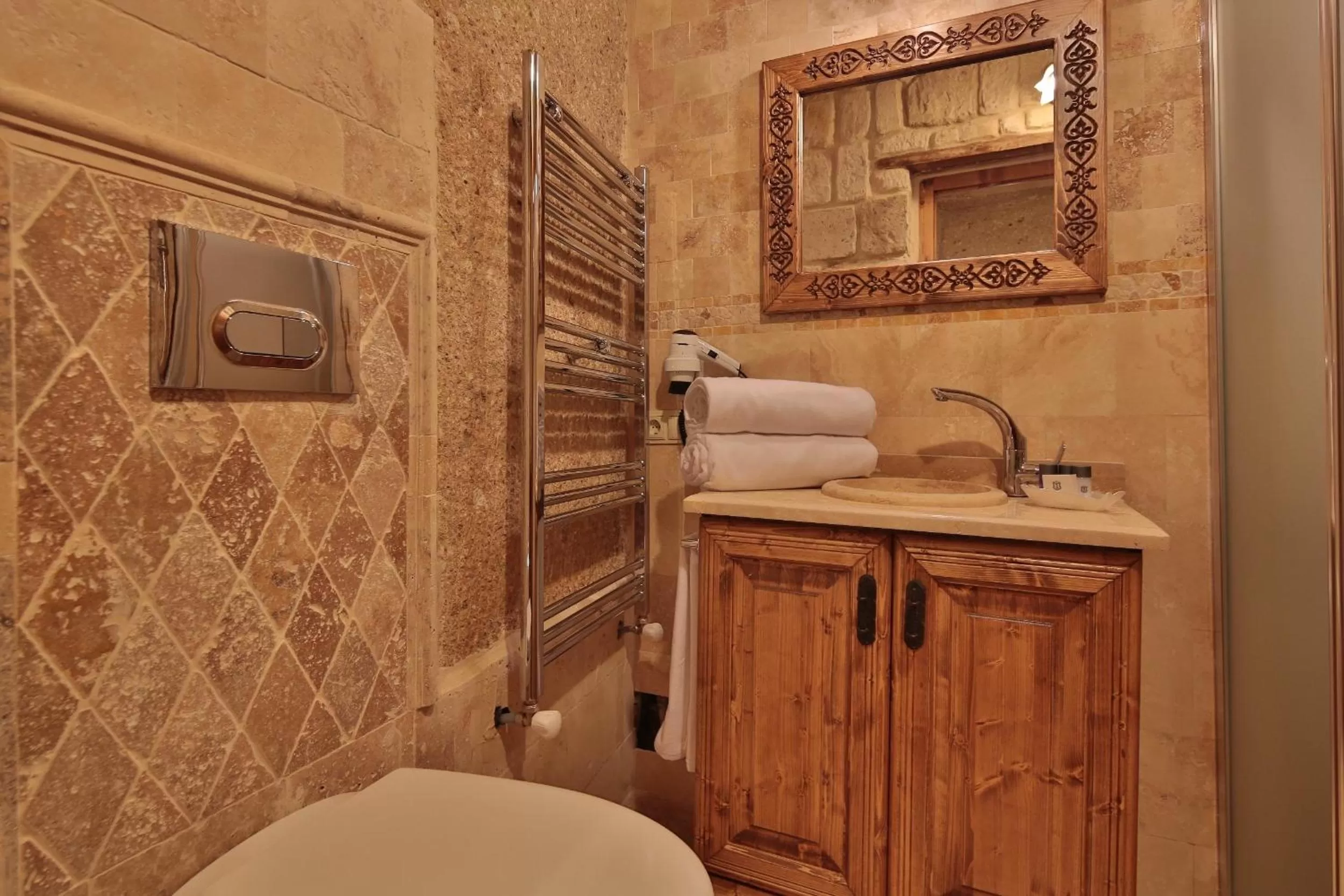 Shower, Bathroom in Vista Cave Hotel