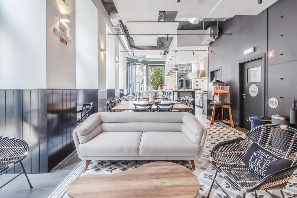 Communal lounge/ TV room in Be Lisbon Hostel Intendente