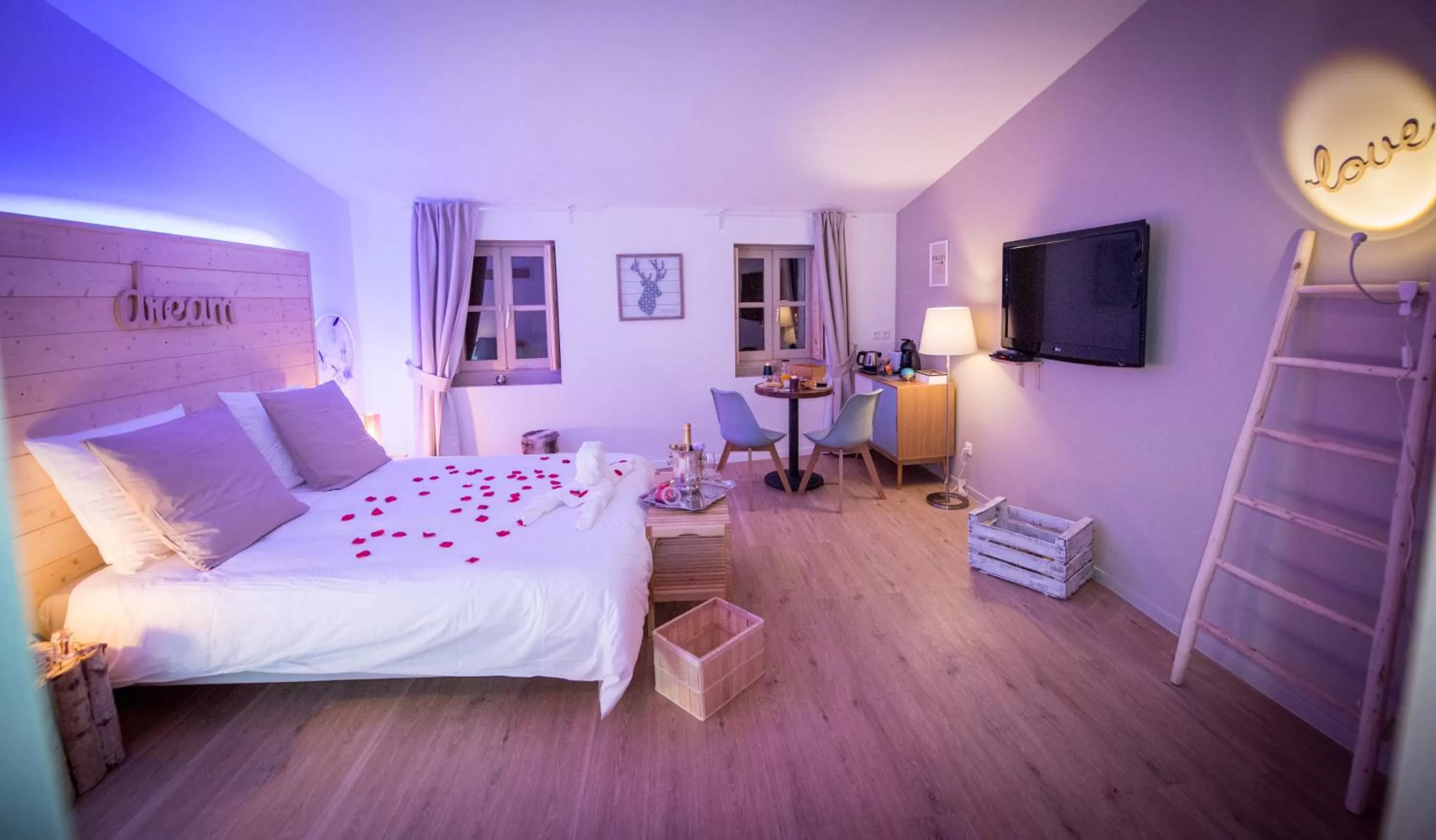 Photo of the whole room, Bed in La Maison Gustave