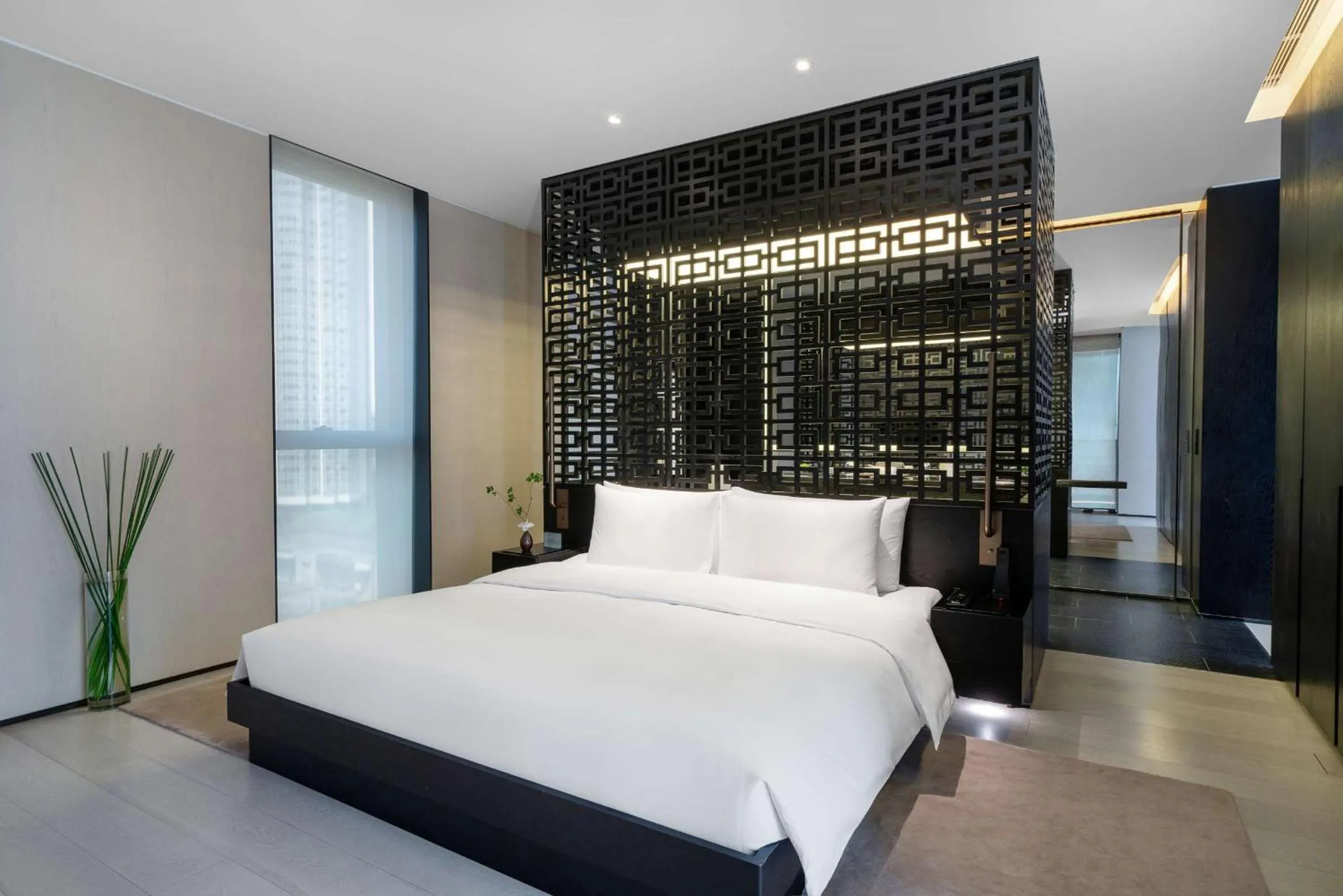 Photo of the whole room, Bed in Upper House Chengdu