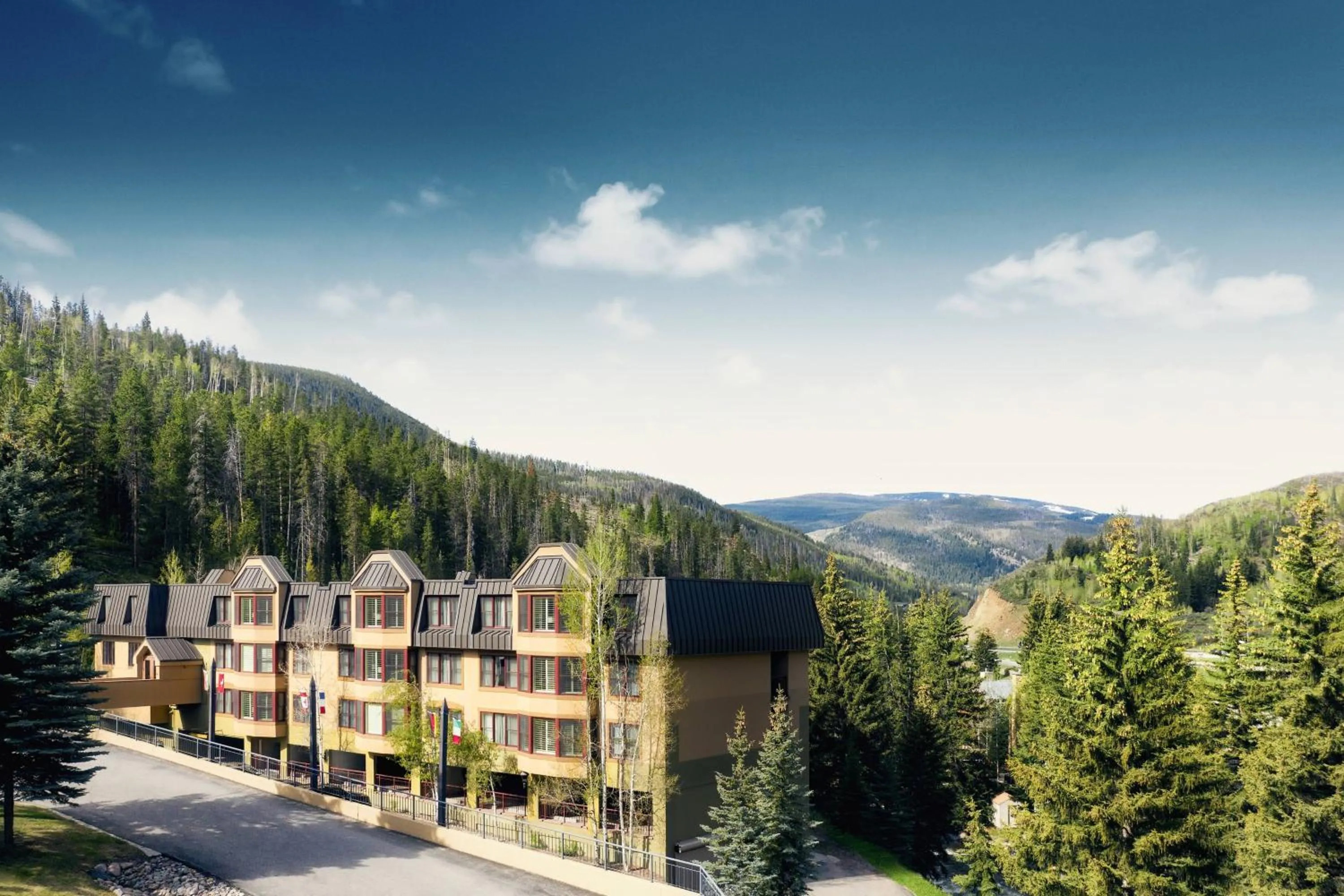 Property building in Marriott's StreamSide Evergreen at Vail