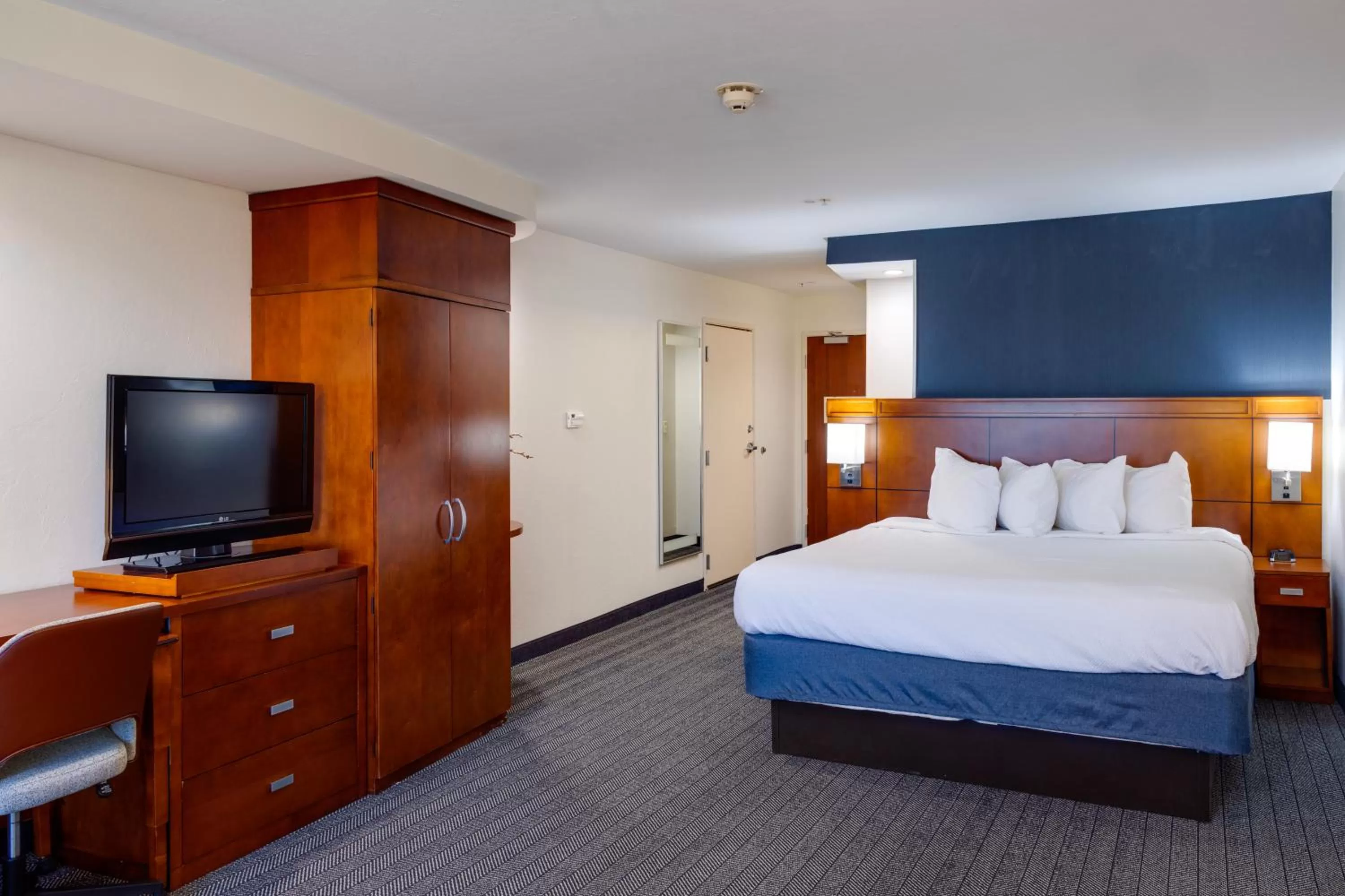 Guests, Bed in Courtyard by Marriott Oklahoma City North/Quail Springs