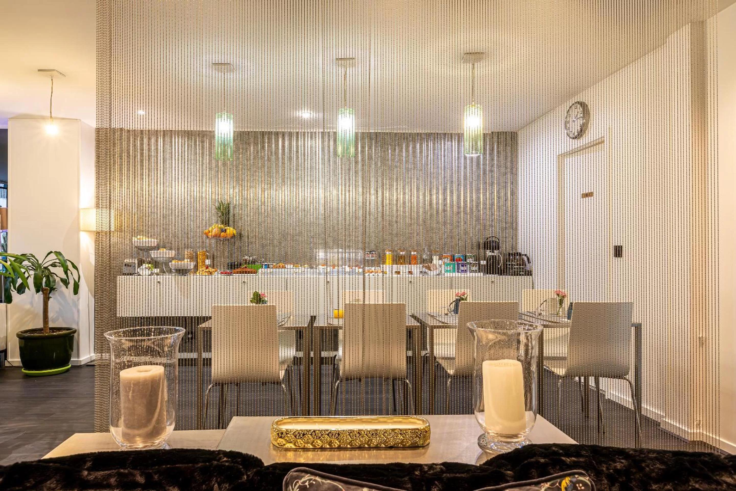 Communal lounge/ TV room in Hotel Glasgow Monceau by Patrick Hayat