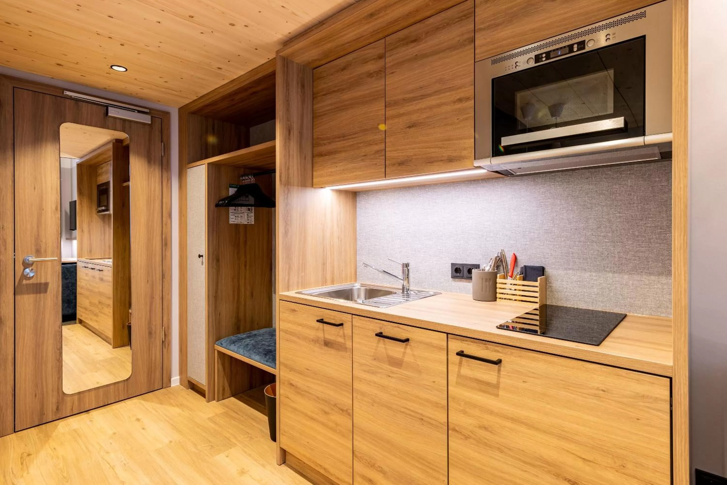 Kitchen or kitchenette in BOLLWERK Lifestyle Hotel, automatisiertes Hotel mit Self Check In