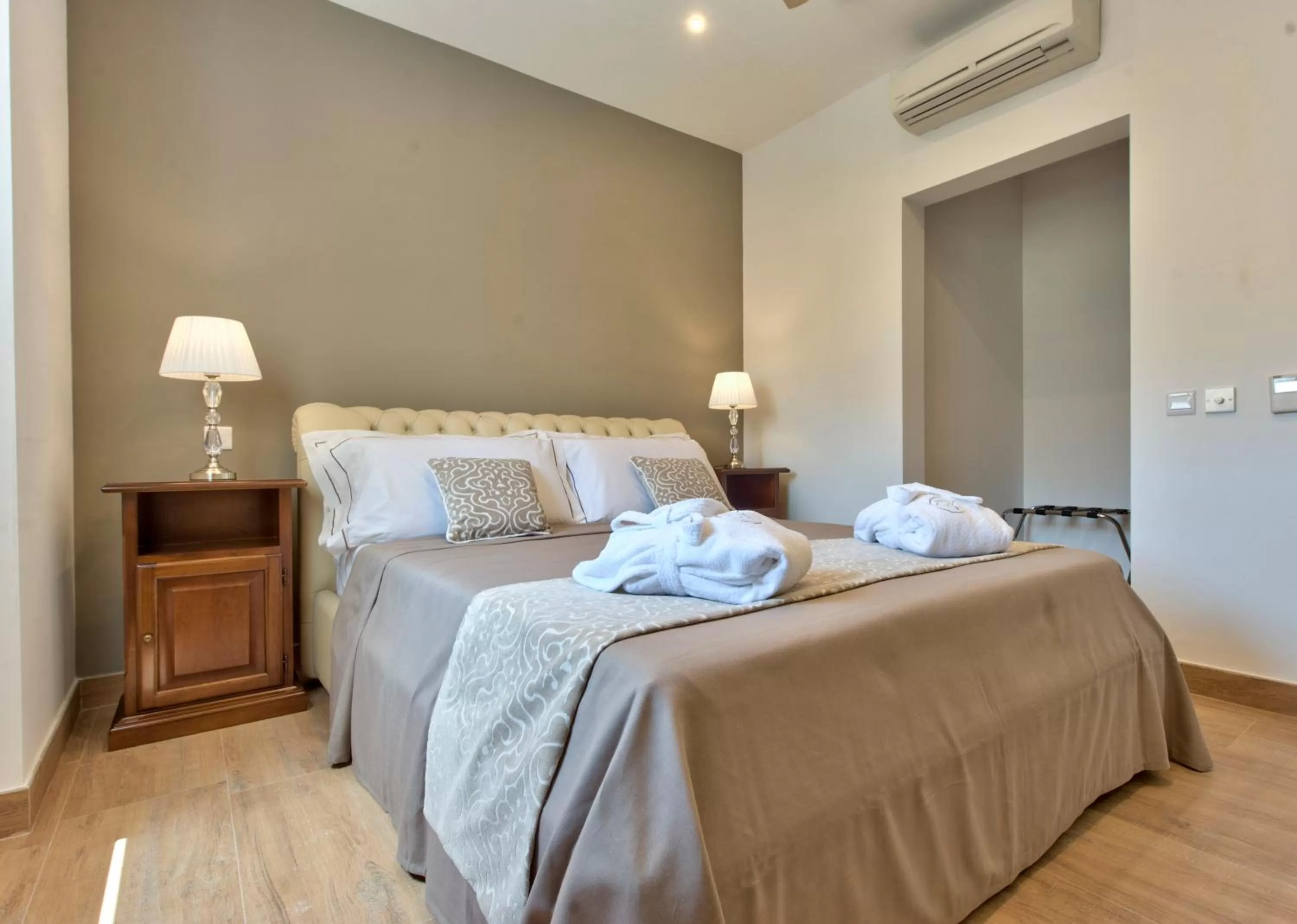 Bedroom, Bed in Palazzo Violetta