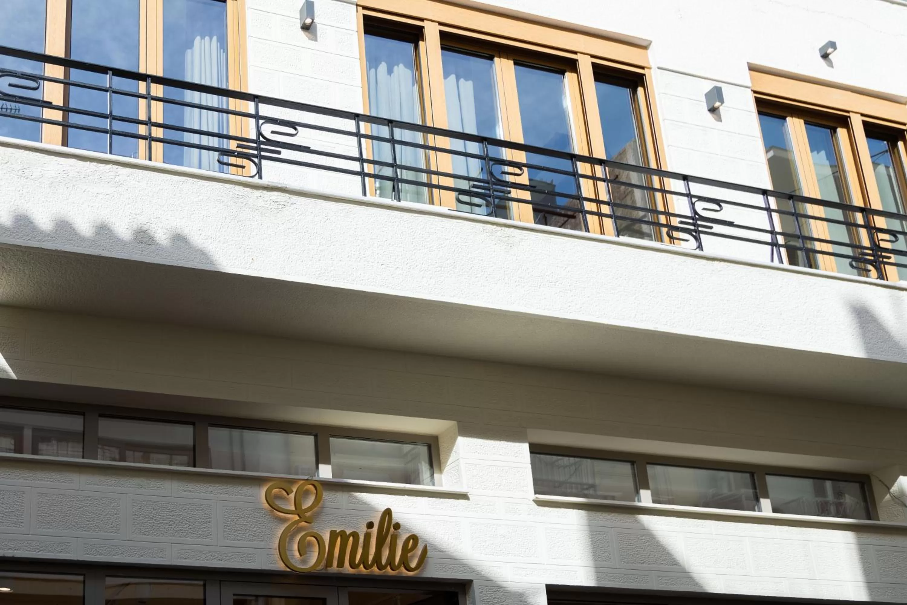 Property building in Athens Feeling