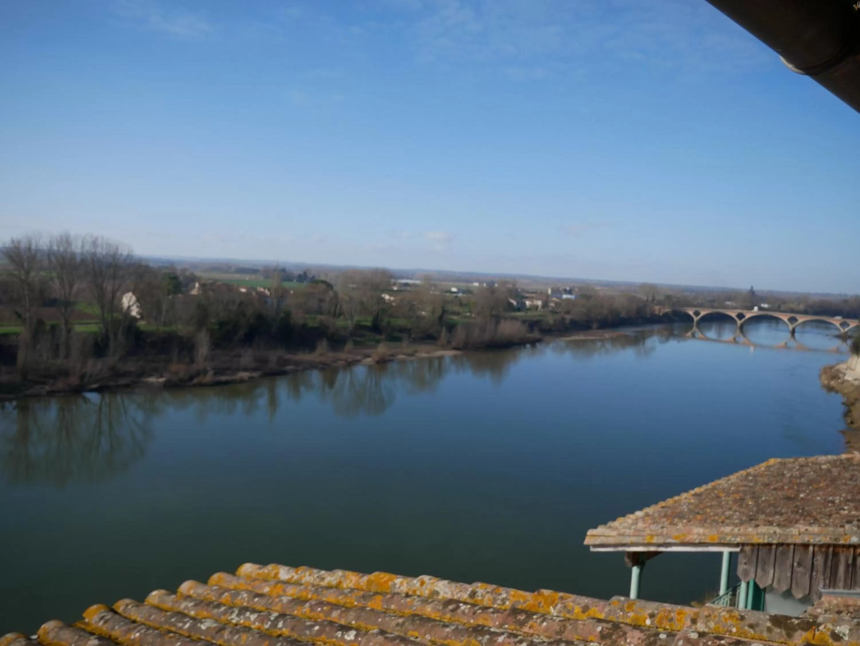 Natural landscape in CÔTE GARONNE le BALCON DES DAMES -hôtel et restaurant- Tonneins Fauillet Marmande - vue panoramique bord de Garonne chambres climatisées