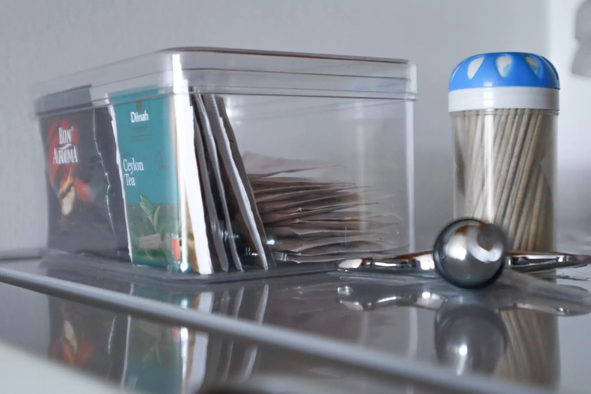 Coffee/tea facilities, Kitchen/Kitchenette in The One Ella