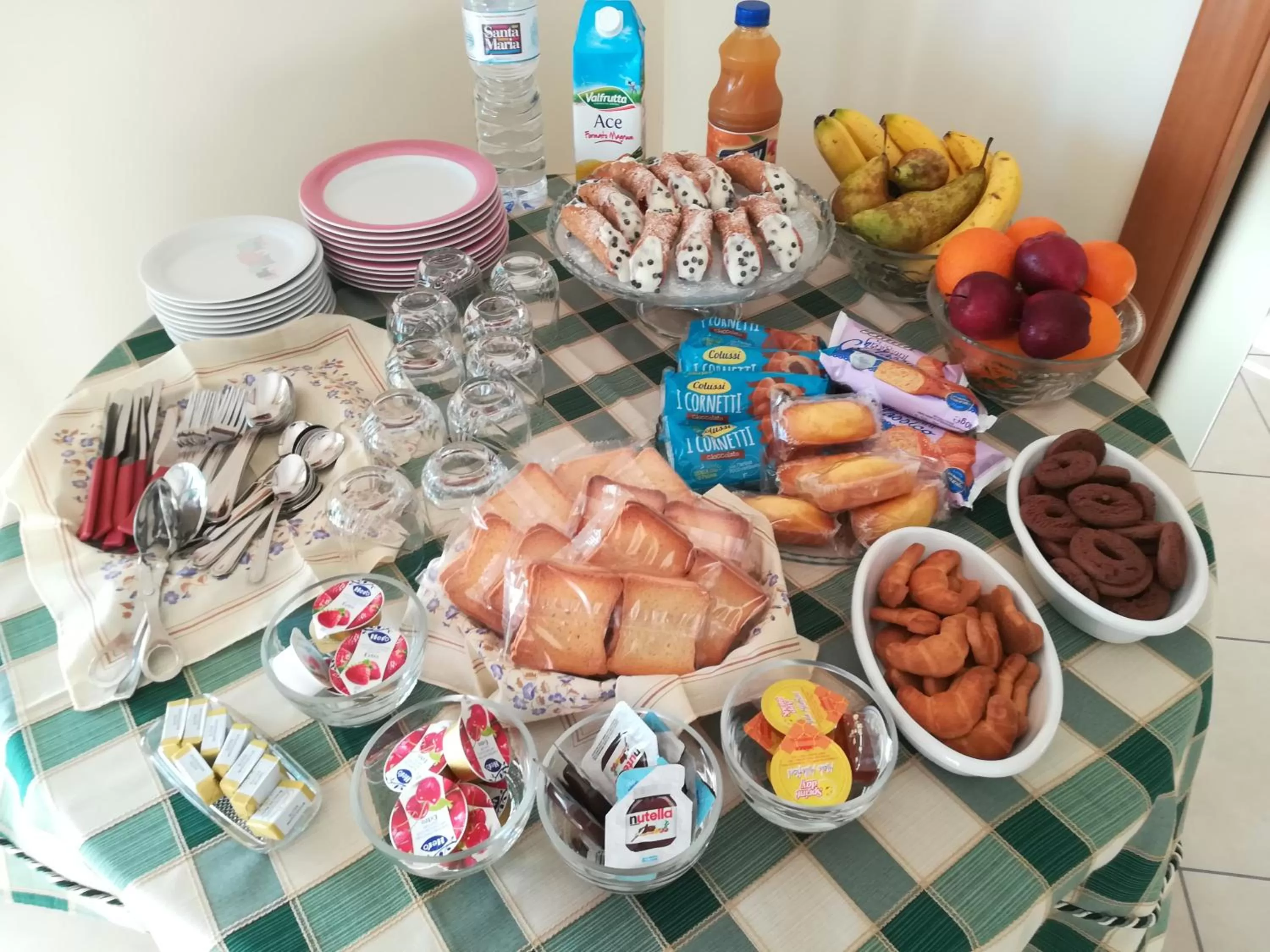 Buffet breakfast in La Collina Capo d'Orlando