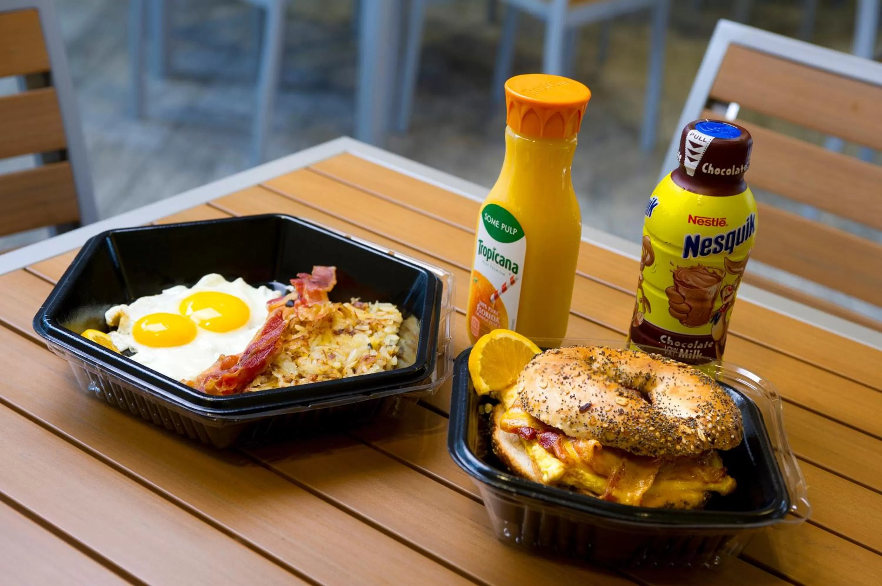 Restaurant/places to eat in Avanti International Resort