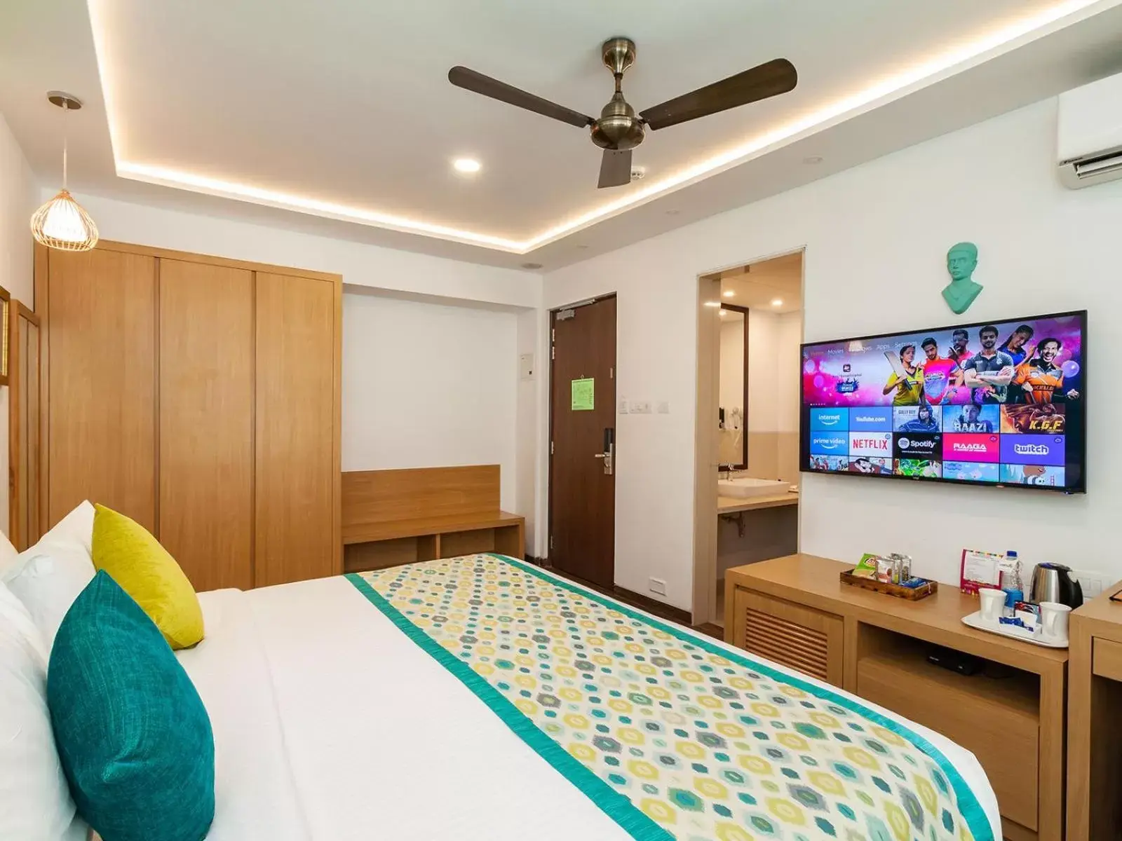 Superior Queen Room in Acron Seaway Resort Superior Queen Room in Acron Seaway Resort