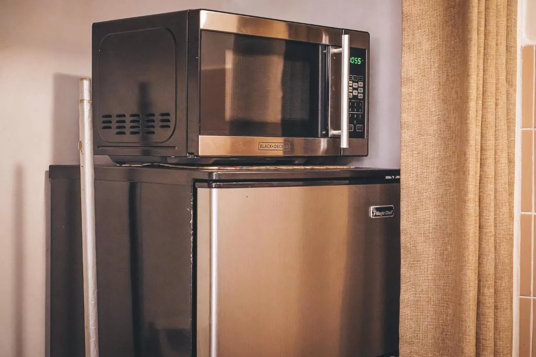 Kitchen or kitchenette in Hollywood Light Haven Lodge