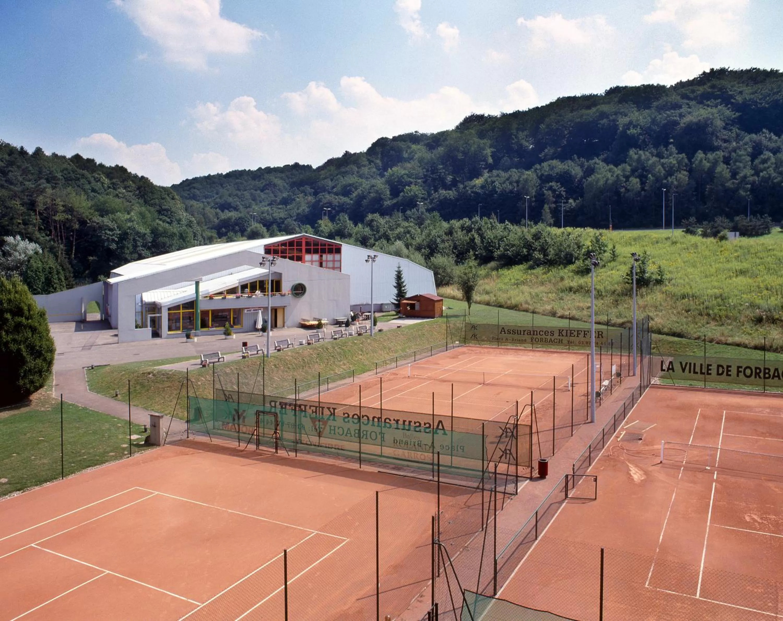 Tennis court in Mercure Hotel Forbach Centre de Loisirs