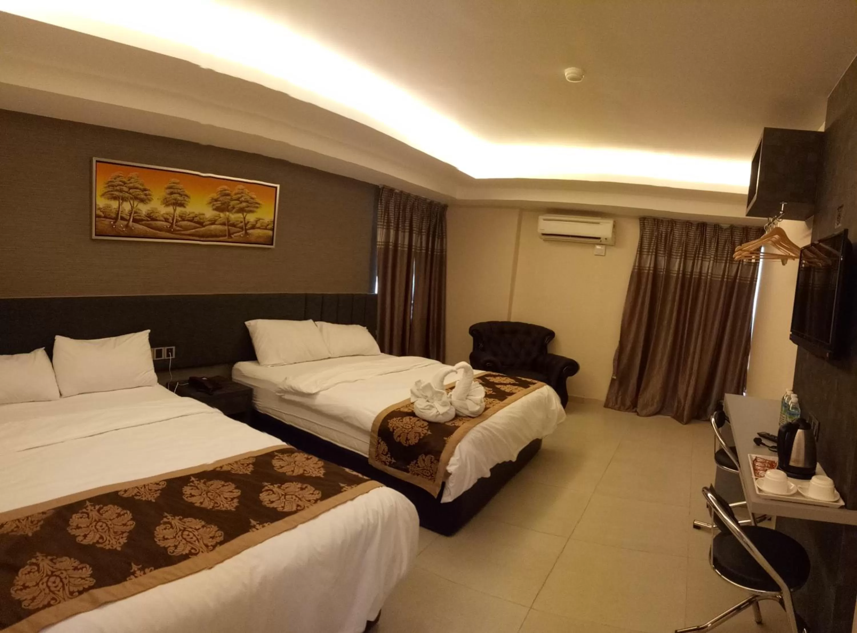 Bed in Golden Leaves Hotel