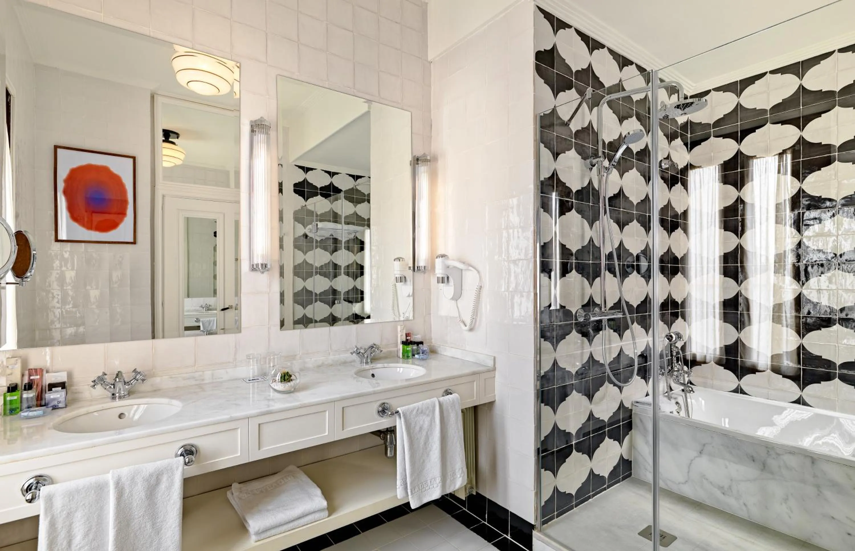 Shower in Boutique Hotel H10 Villa de la Reina