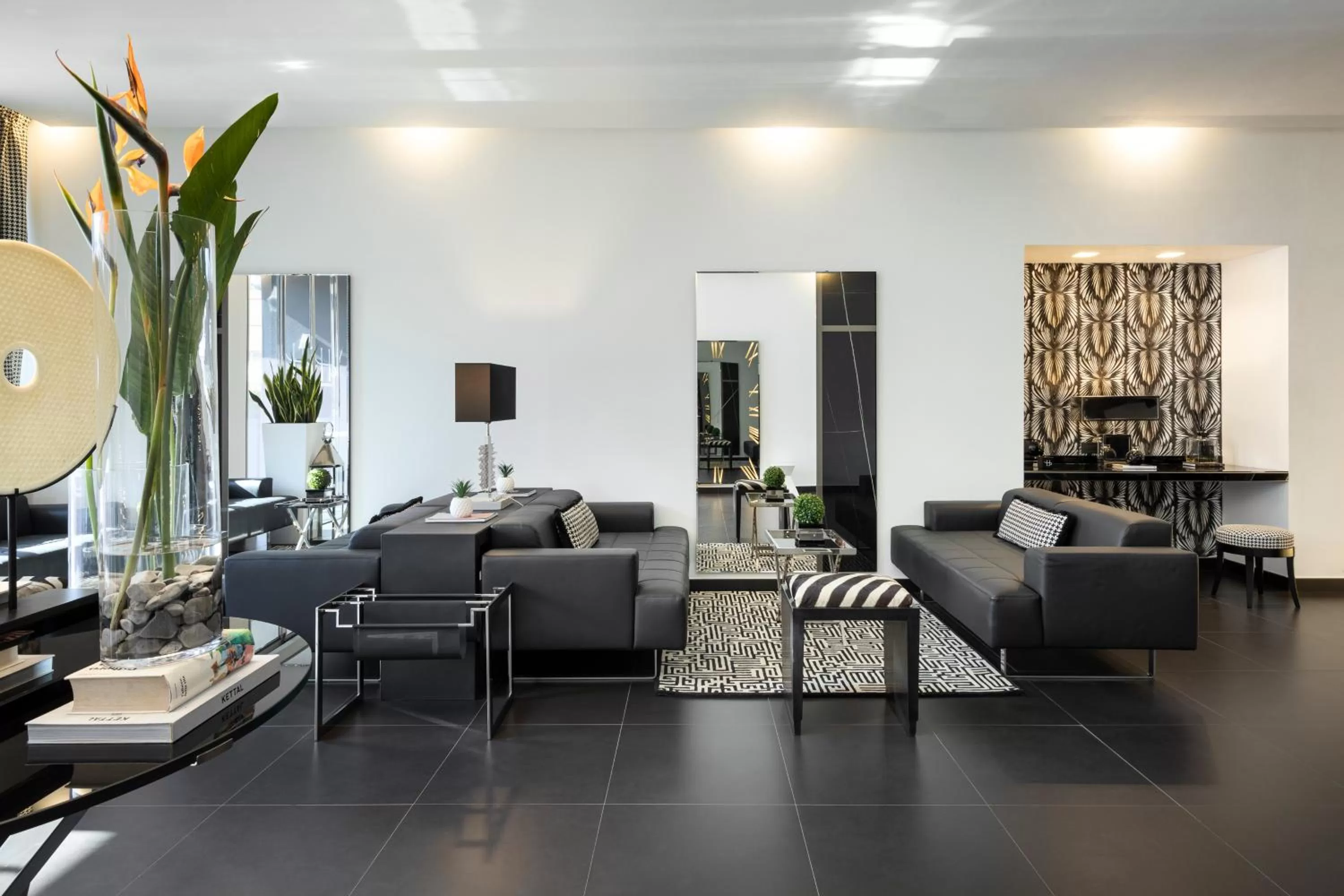 Lobby or reception in LHP Napoli Palace & SPA