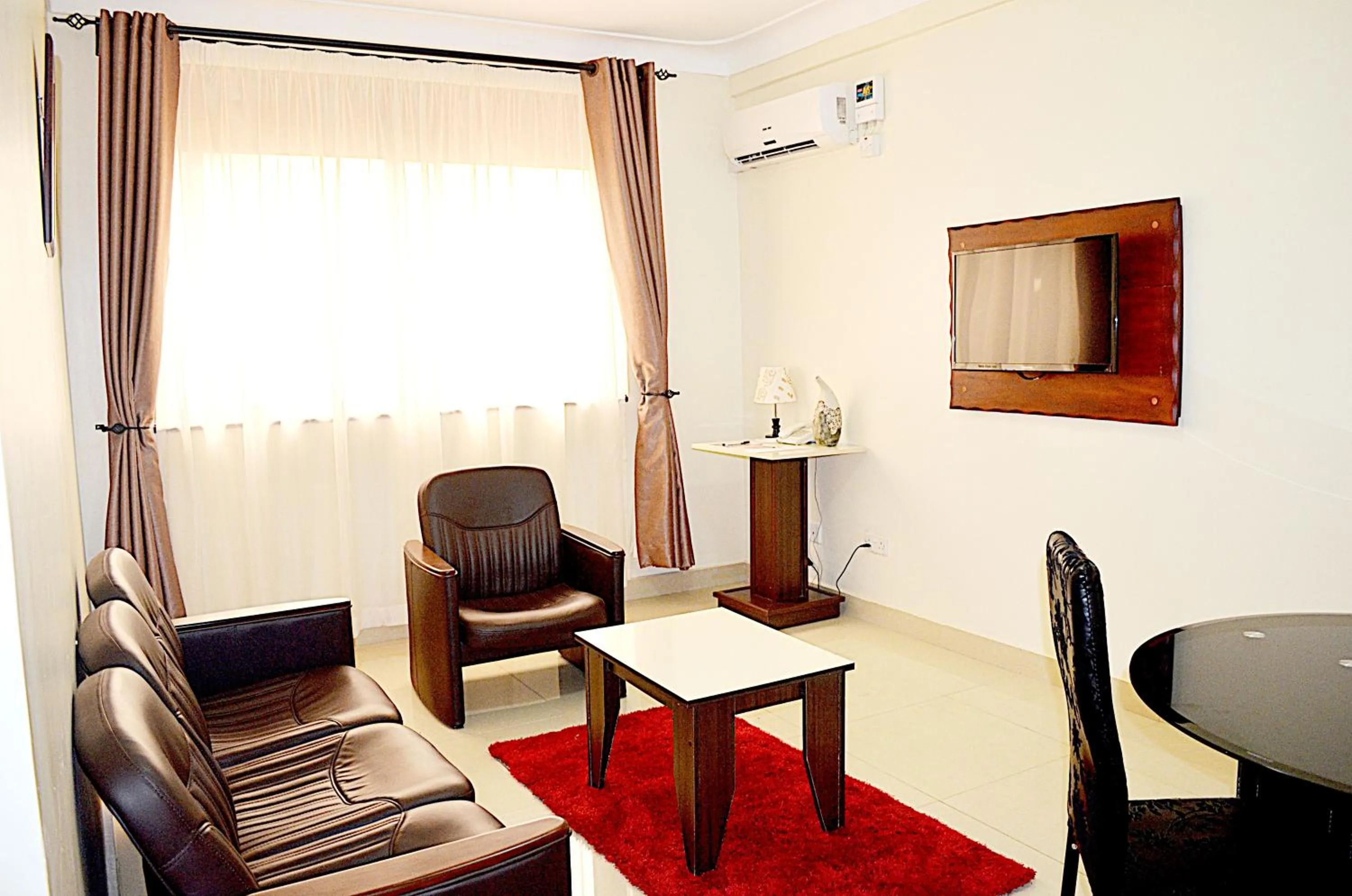 TV and multimedia in Marie's Royale Hotel