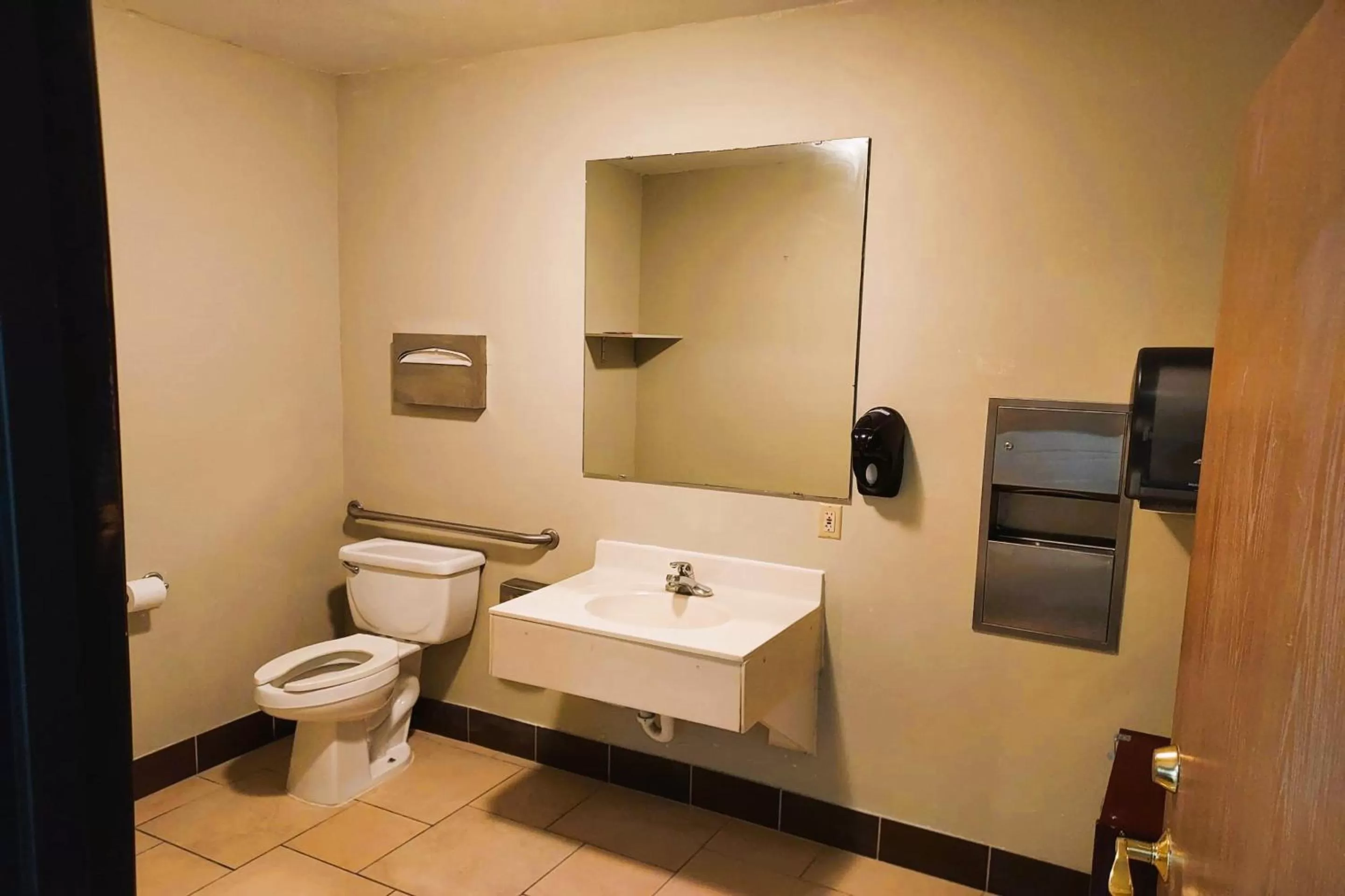 Bathroom in McPherson Inn By OYO, I-135