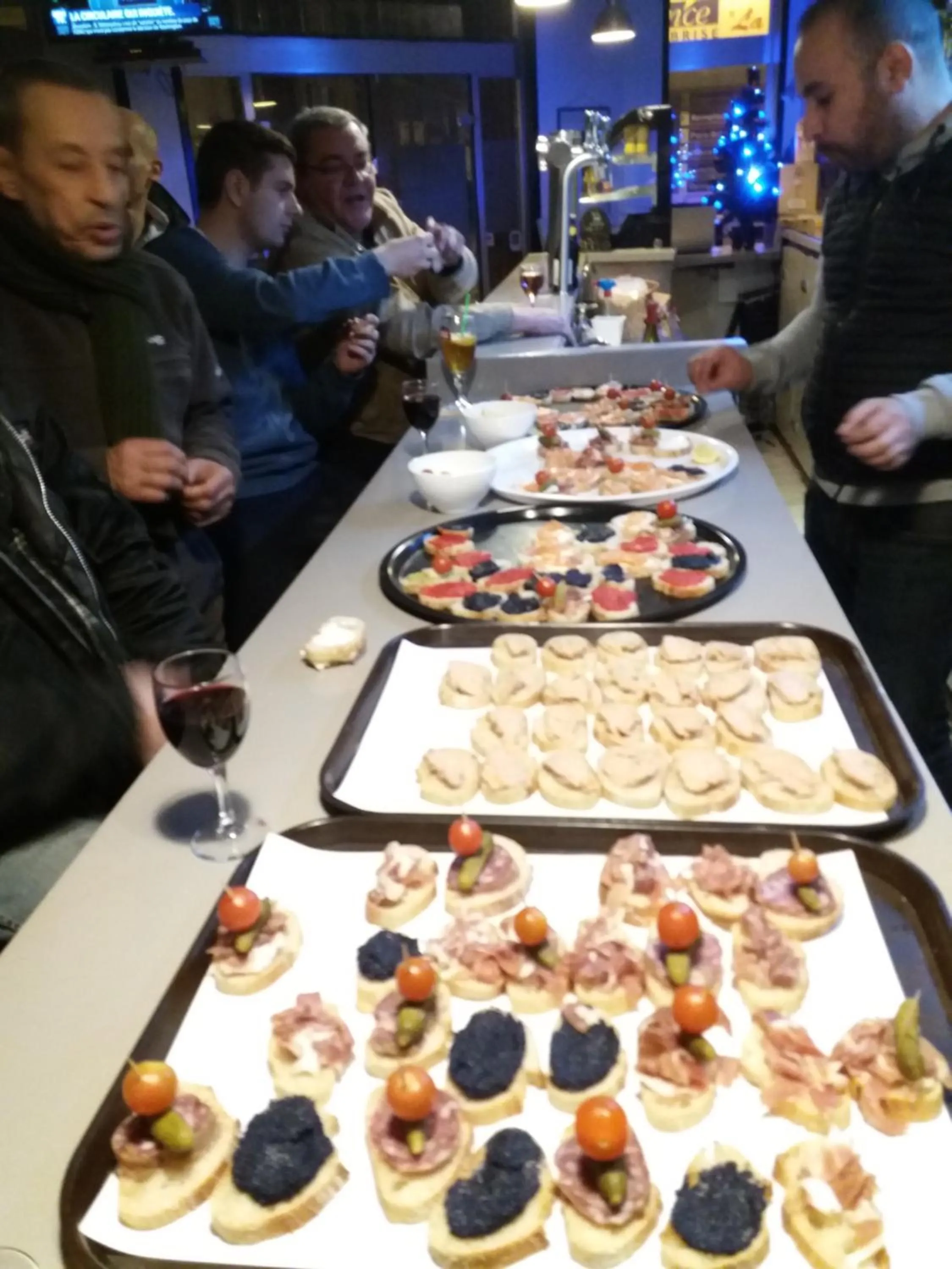 Evening entertainment in Le Clémenceau Hôtel et Appart'hôtel & Restaurant "Gare Sncf" centre ville