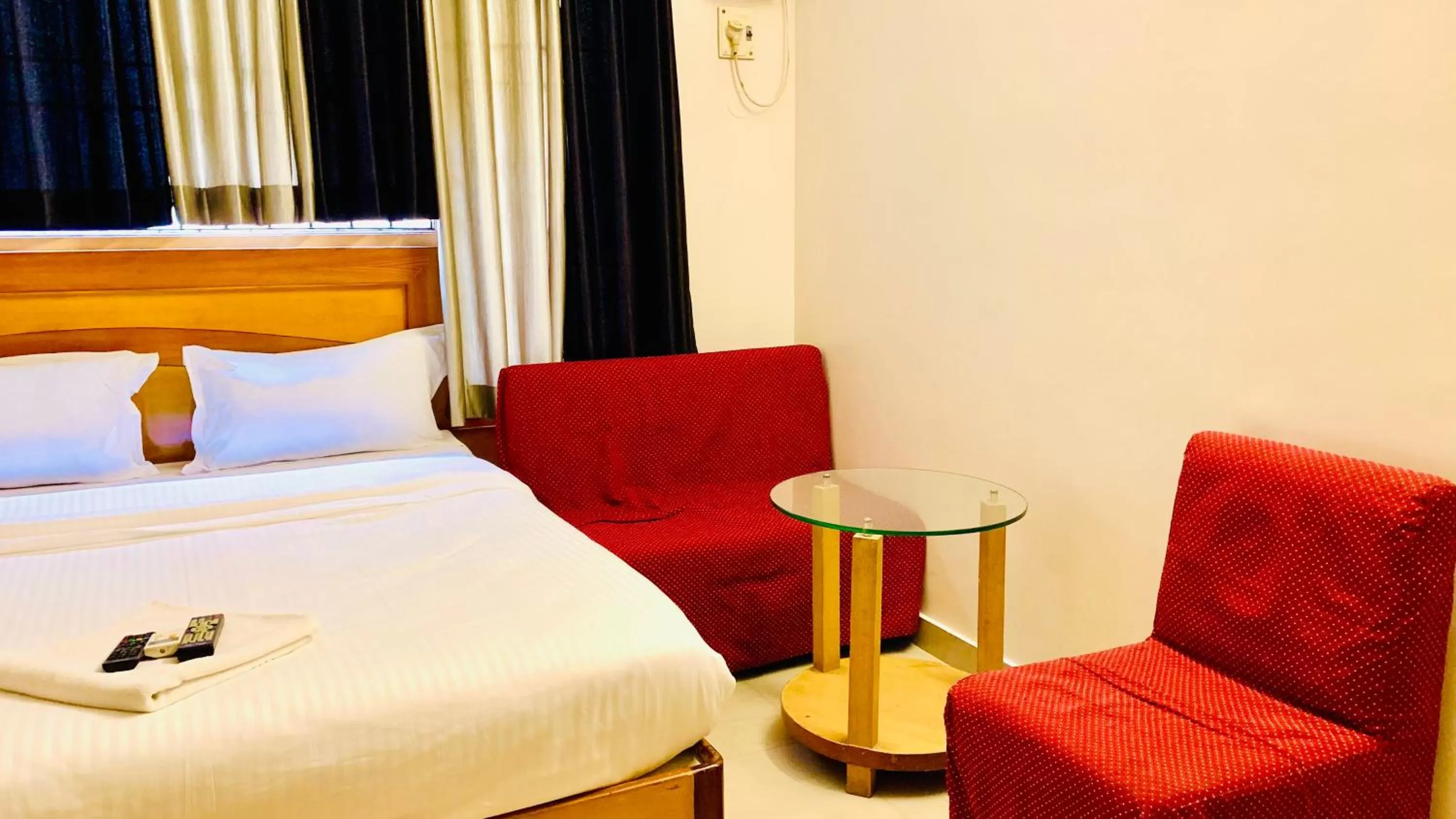 Bed in Half Moon Palace Chennai