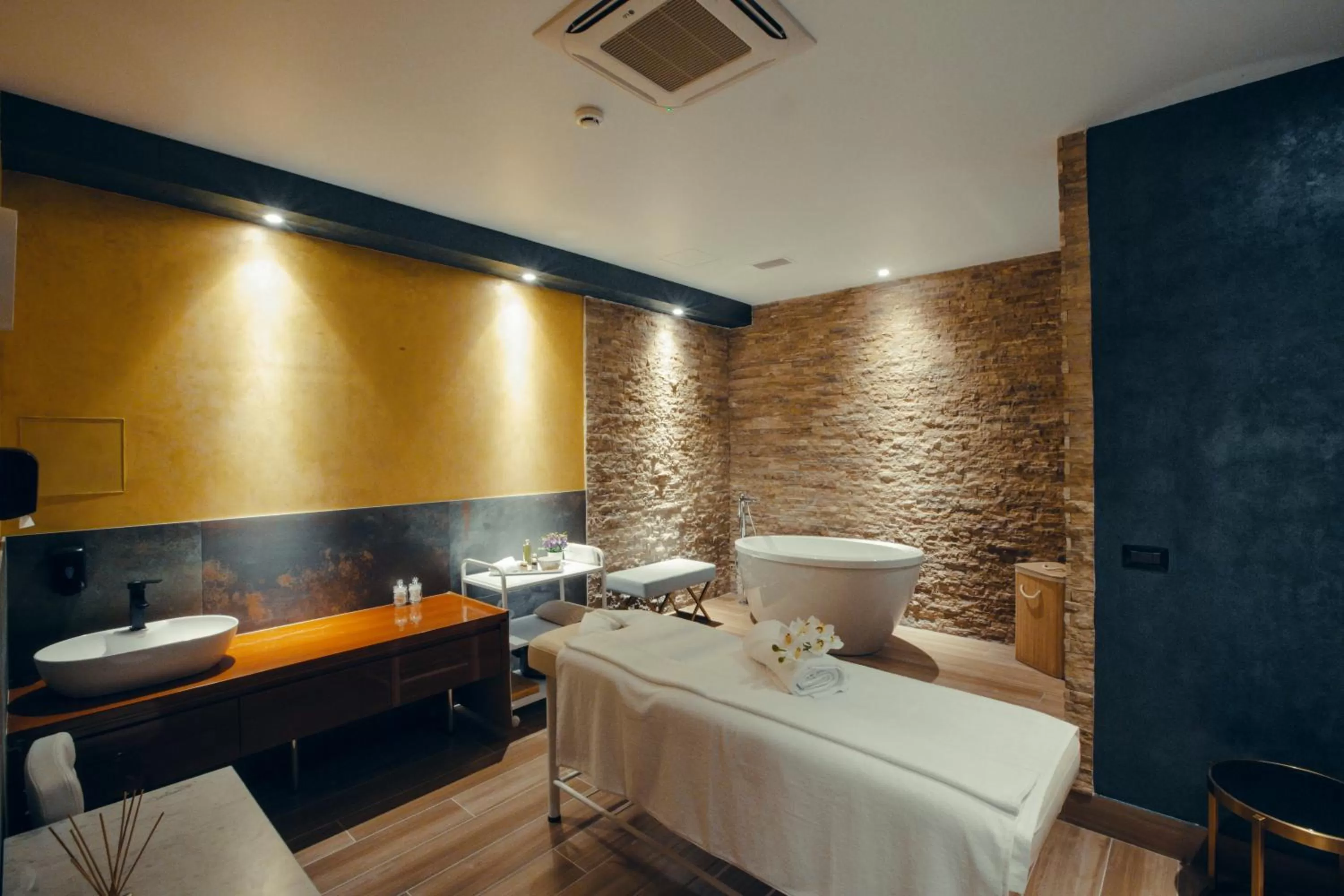 Massage in Marjan Plaza Hotel