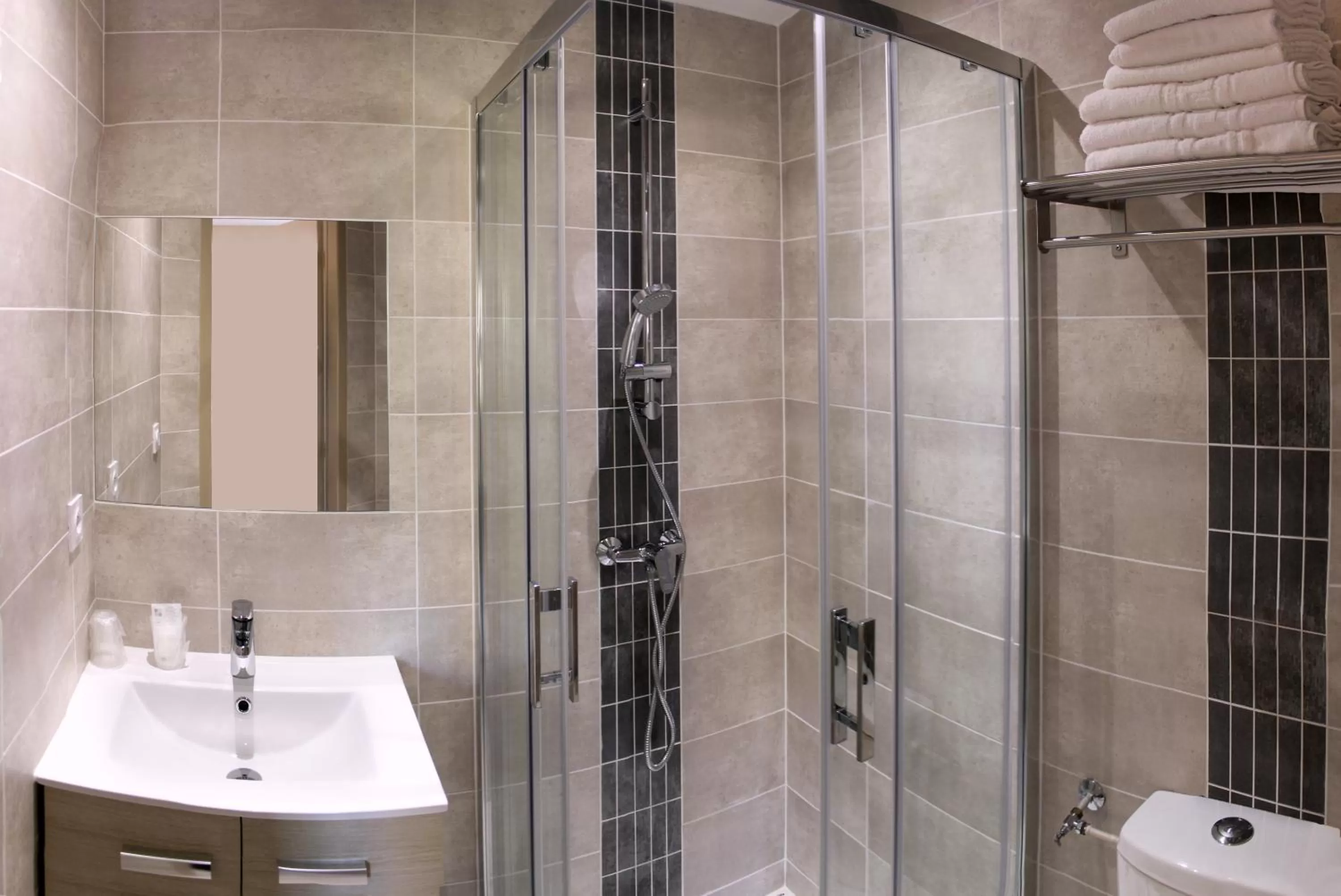 Bathroom in Hôtel Le Printemps